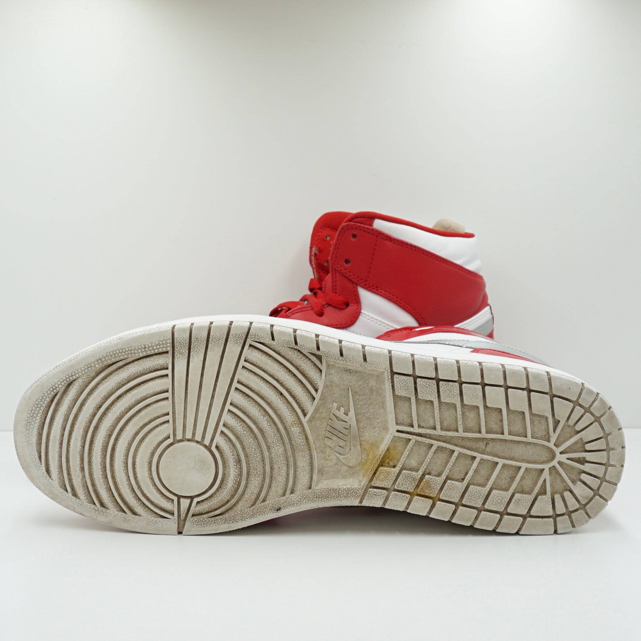Jordan 1 Retro Silver Medal