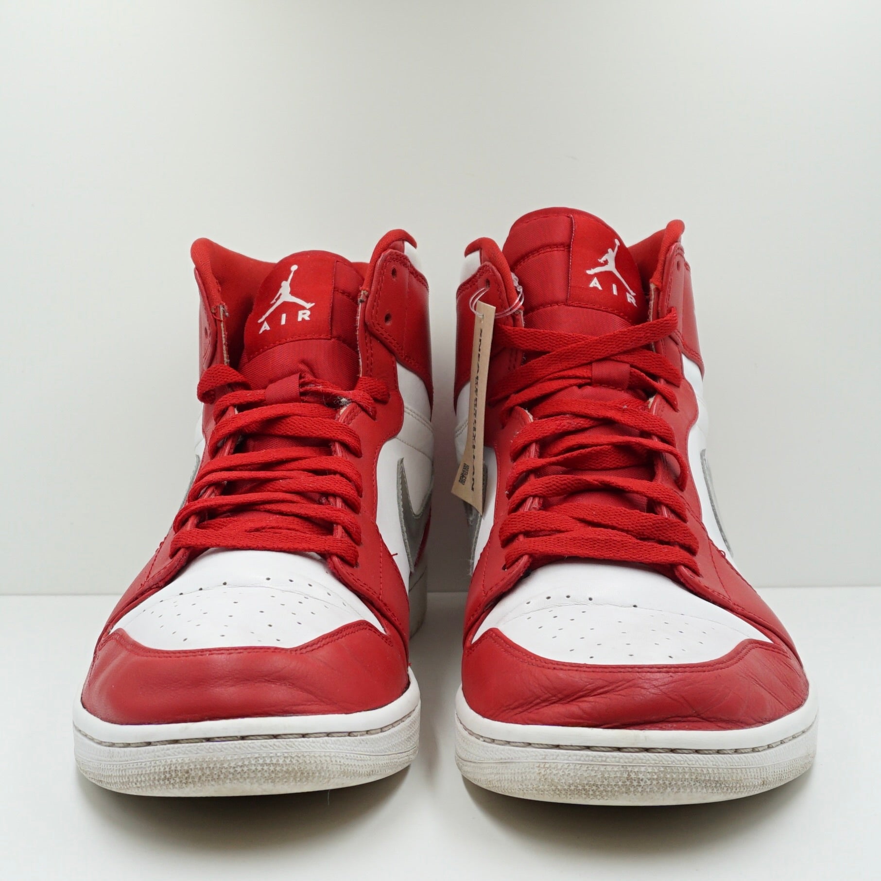 Jordan 1 Retro Silver Medal