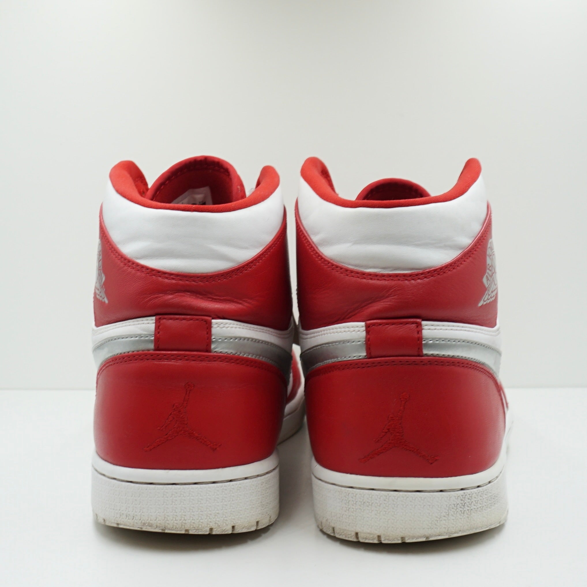 Jordan 1 Retro Silver Medal