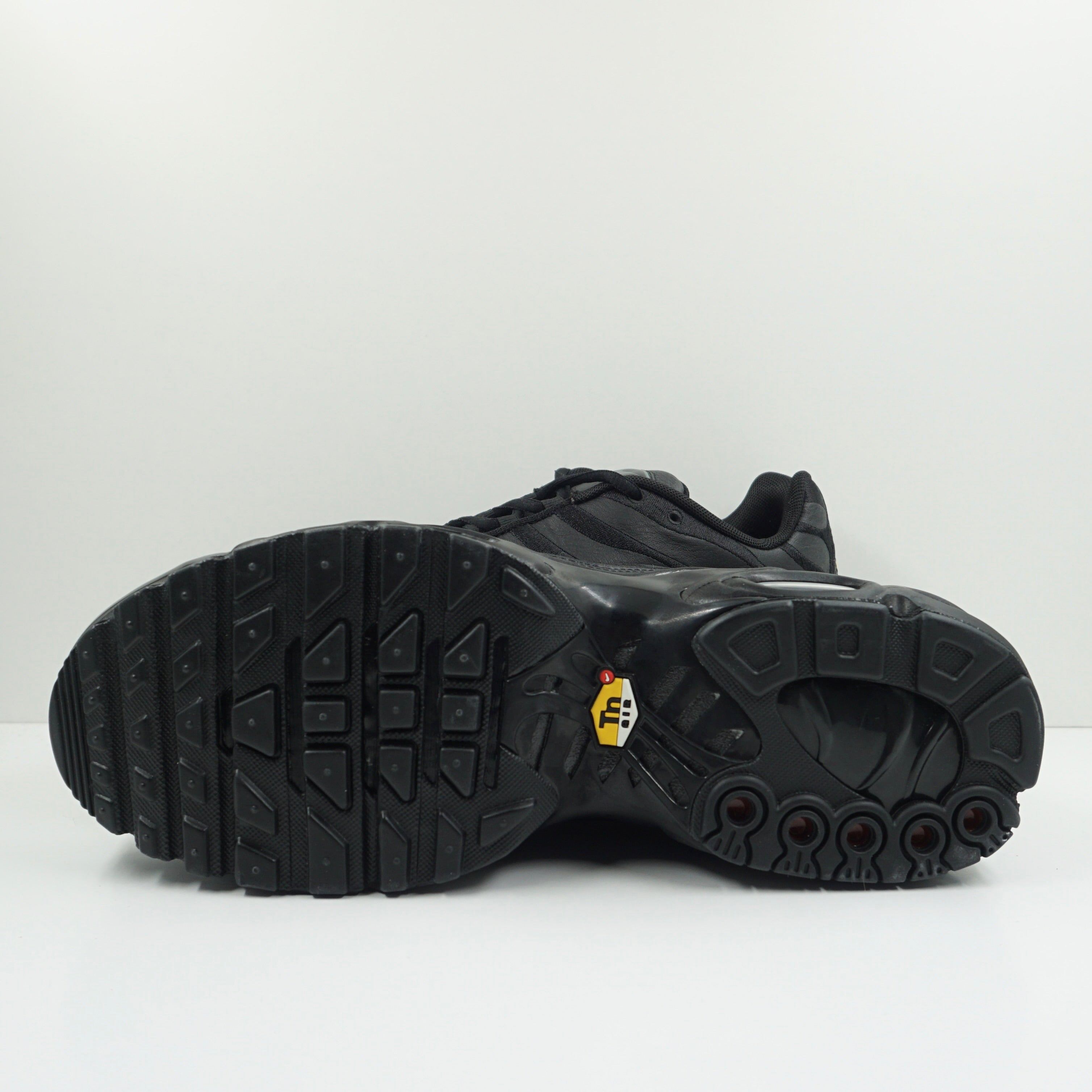 Nike Air Max Plus Triple Black Leather