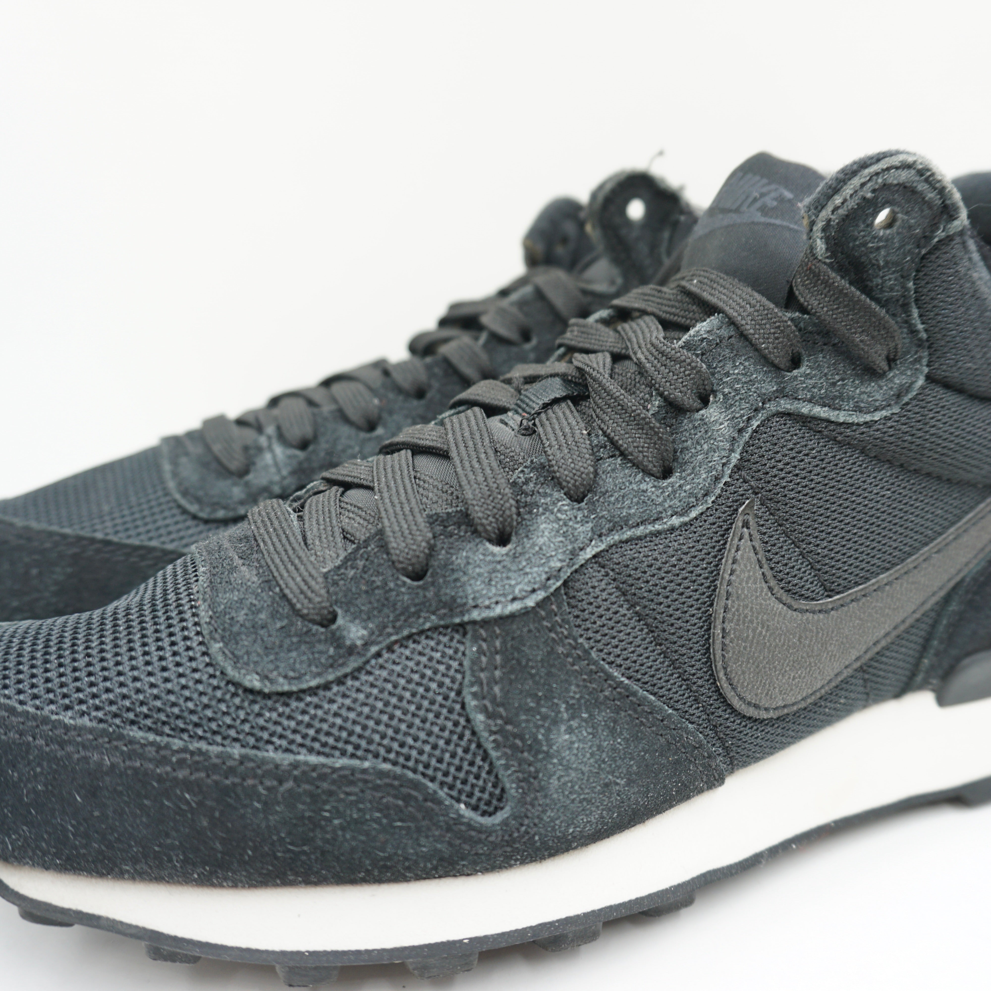 Nike Internationalist Mid Top Black Suede (W)