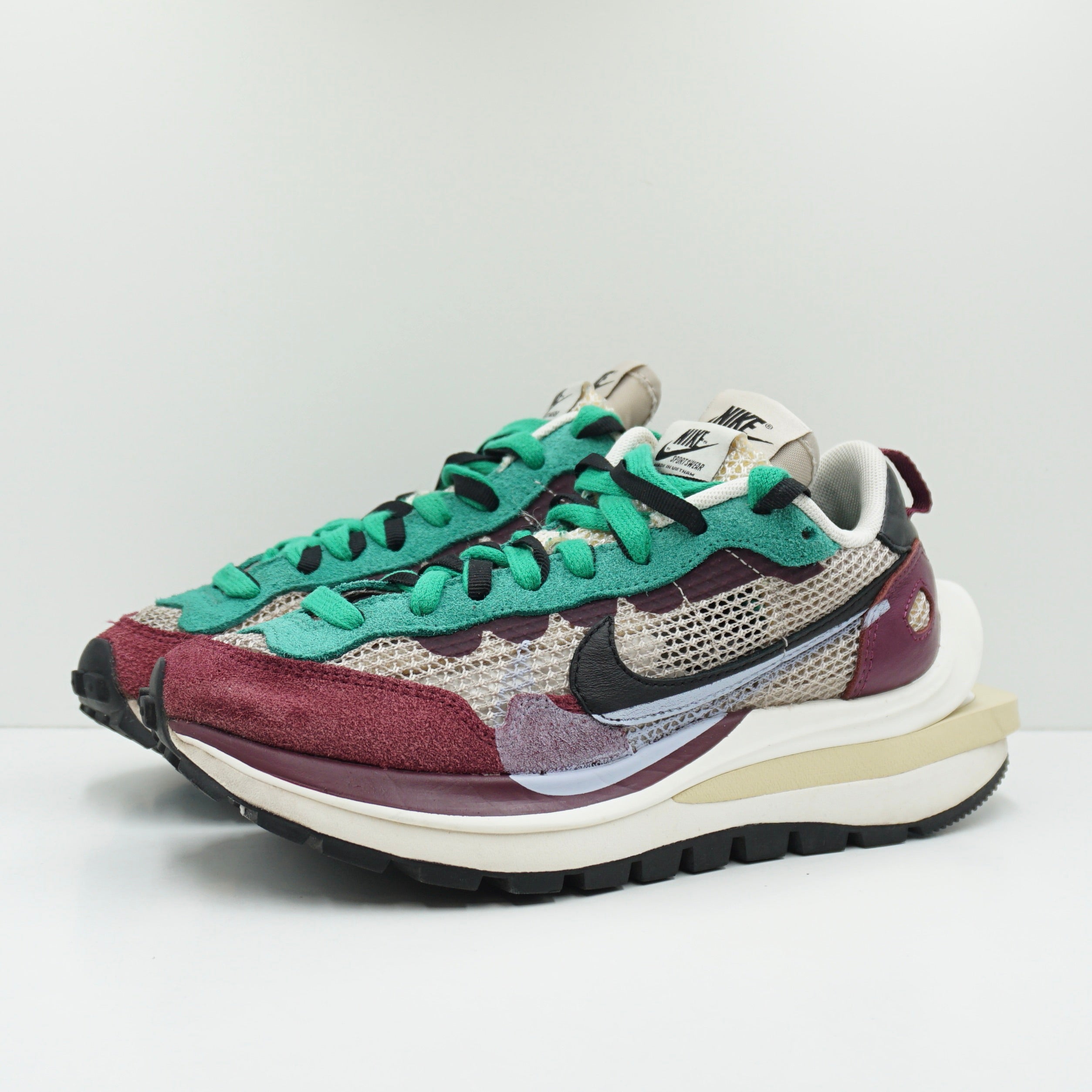Nike Vaporwaffle Sacai Villain Red Neptune Green