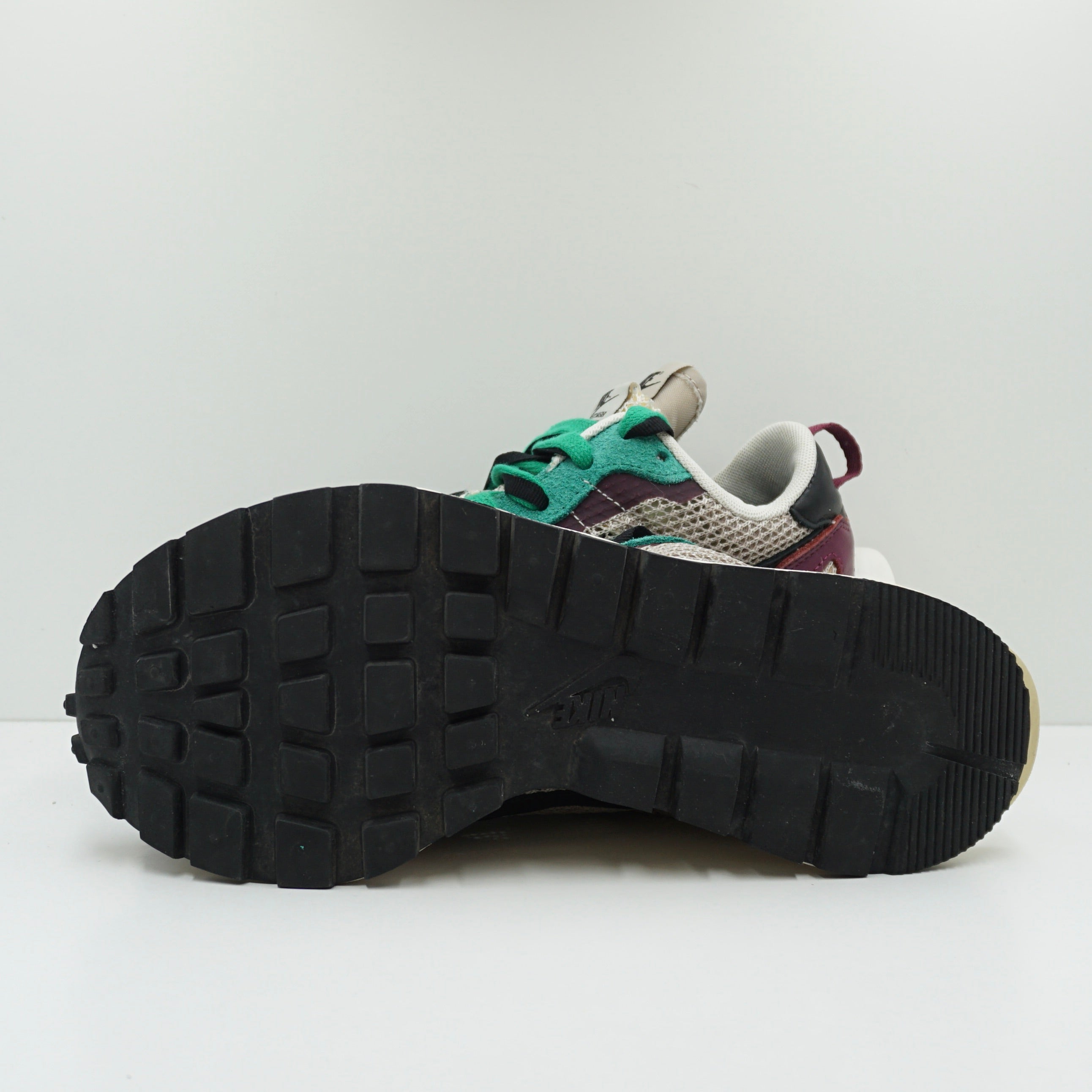 Nike Vaporwaffle Sacai Villain Red Neptune Green
