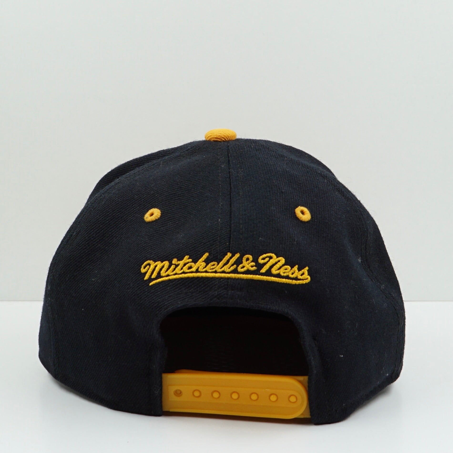 Mitchell & Ness Los Angeles Lakers Black Yellow Snapback Cap