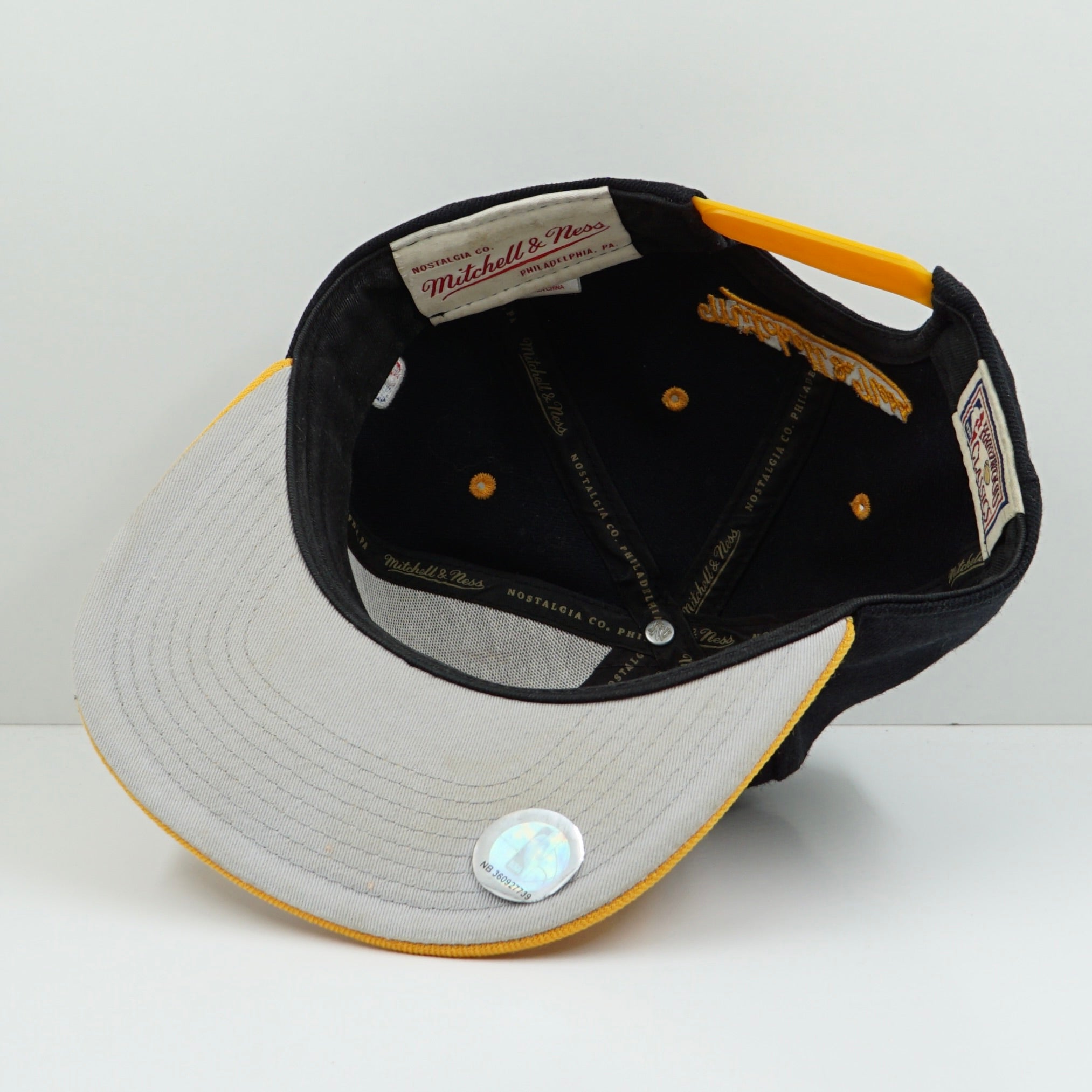 Mitchell & Ness Los Angeles Lakers Black Yellow Snapback Cap
