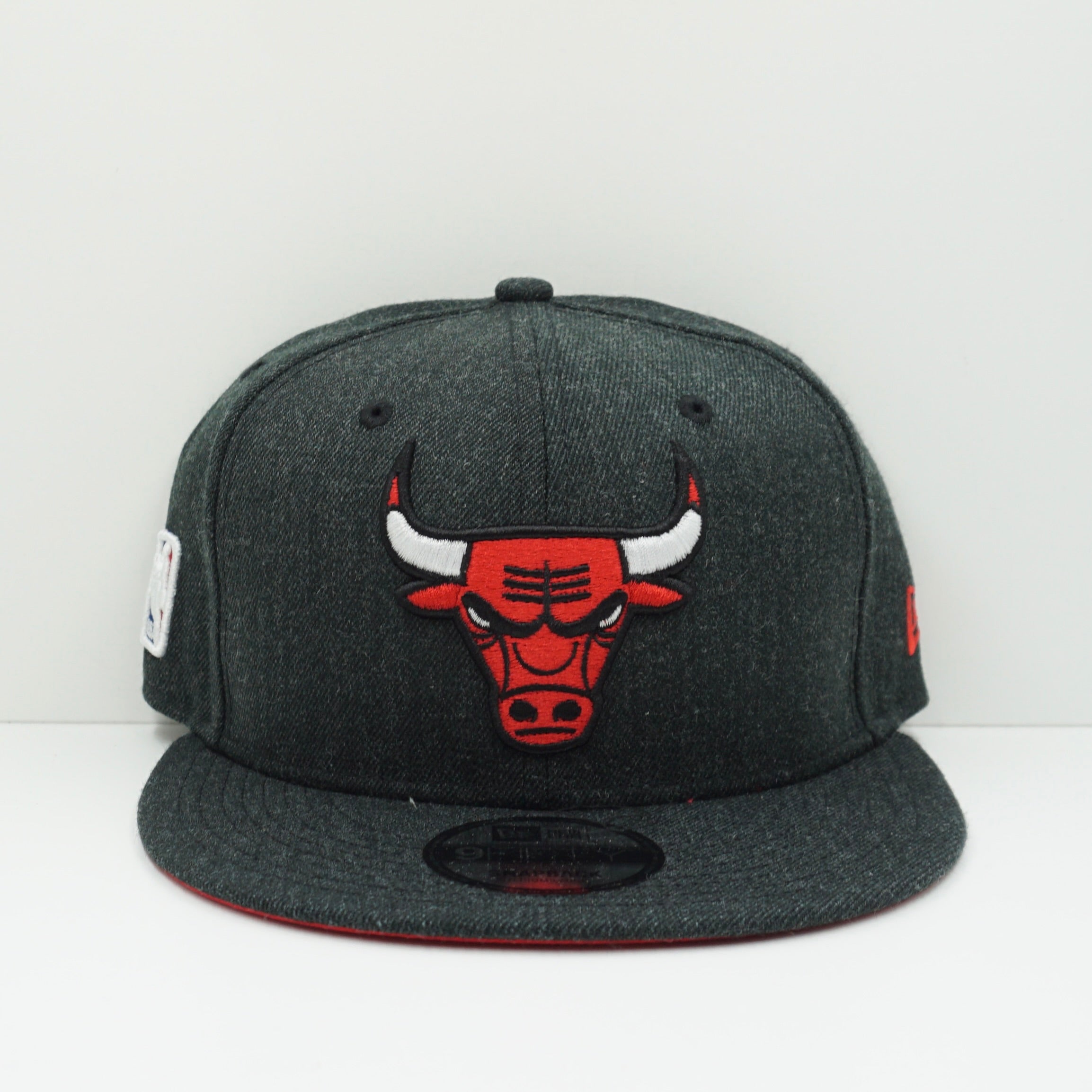 New Era Chicago Bulls Dark Grey Red Snapback Cap
