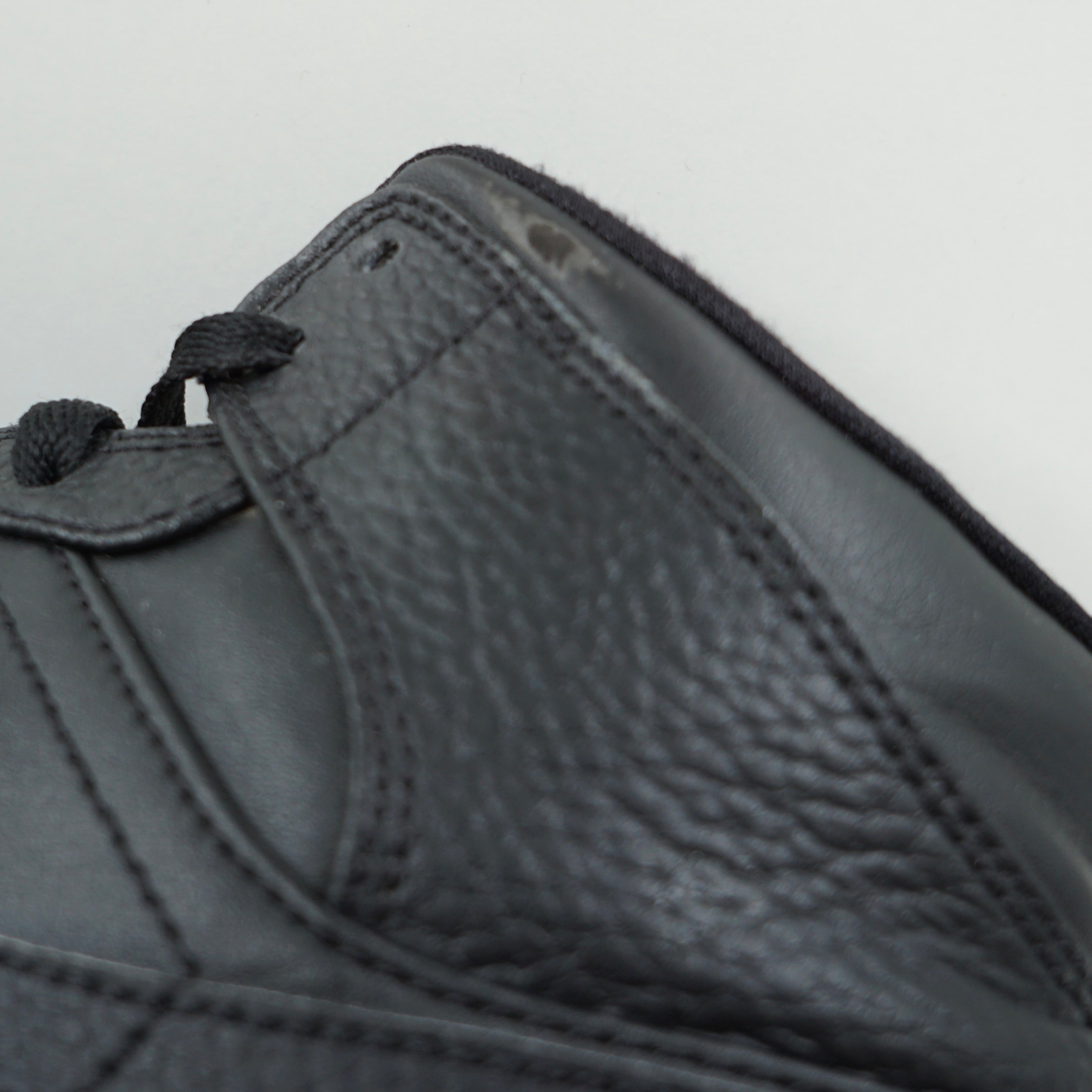 Jordan 1 Mid Triple Black (2020)