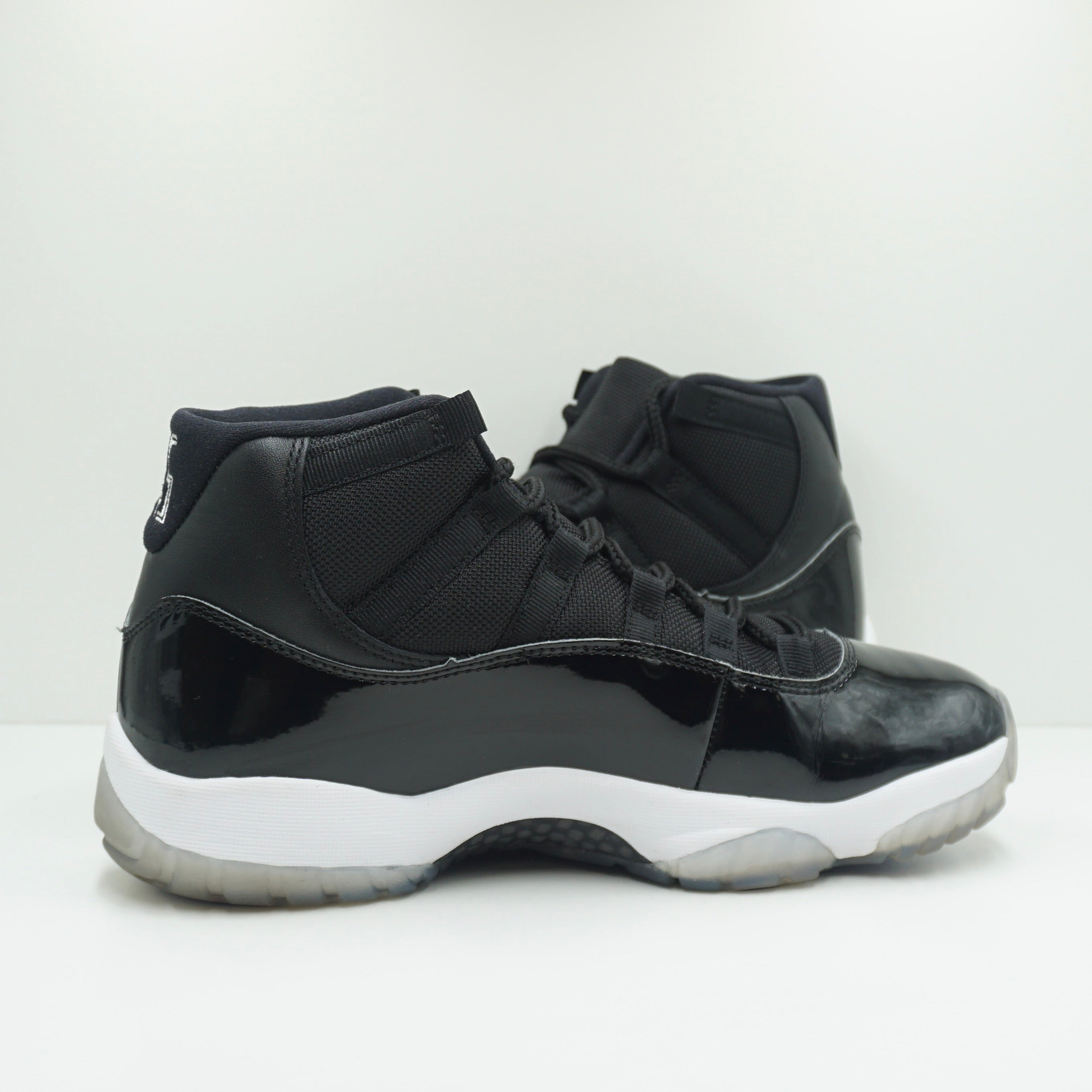 Jordan 11 Retro Space Jam (2016)