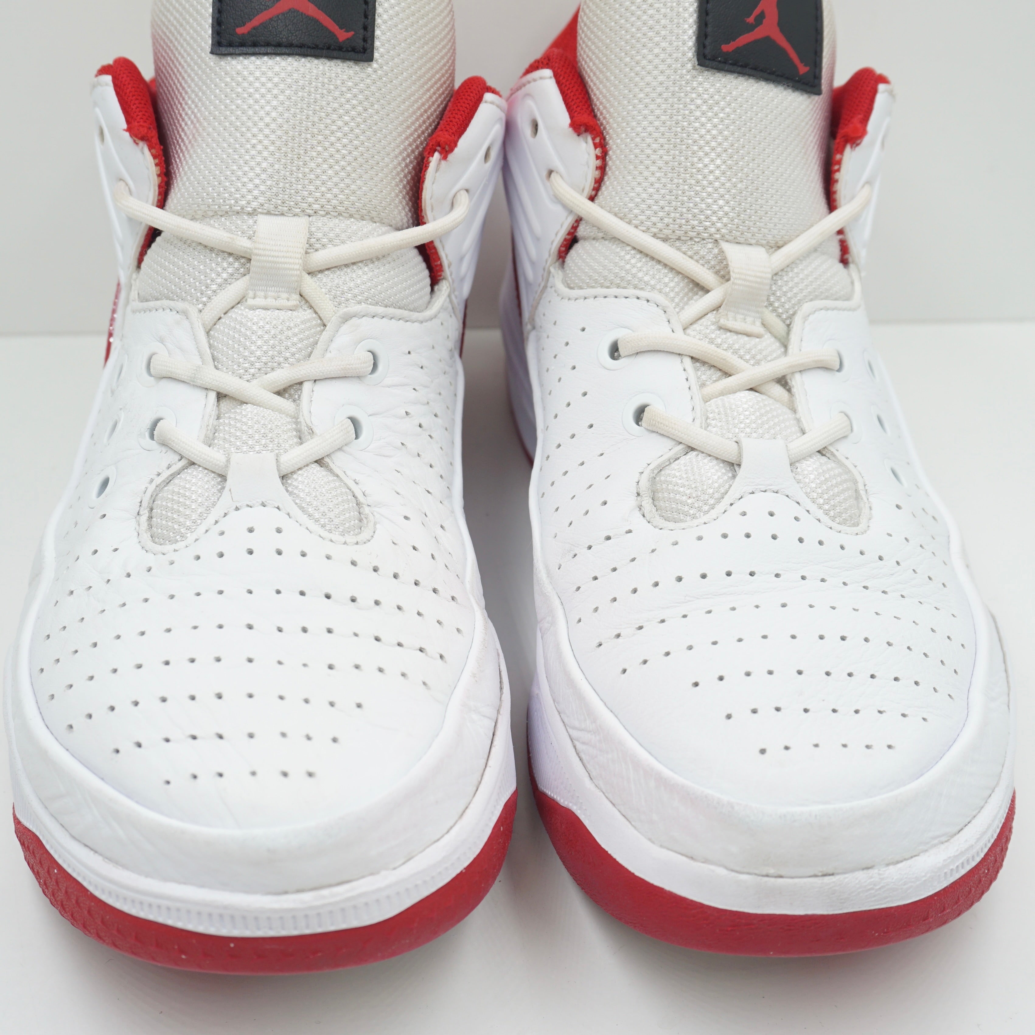 Jordan Max Aura 5 White Gym Red