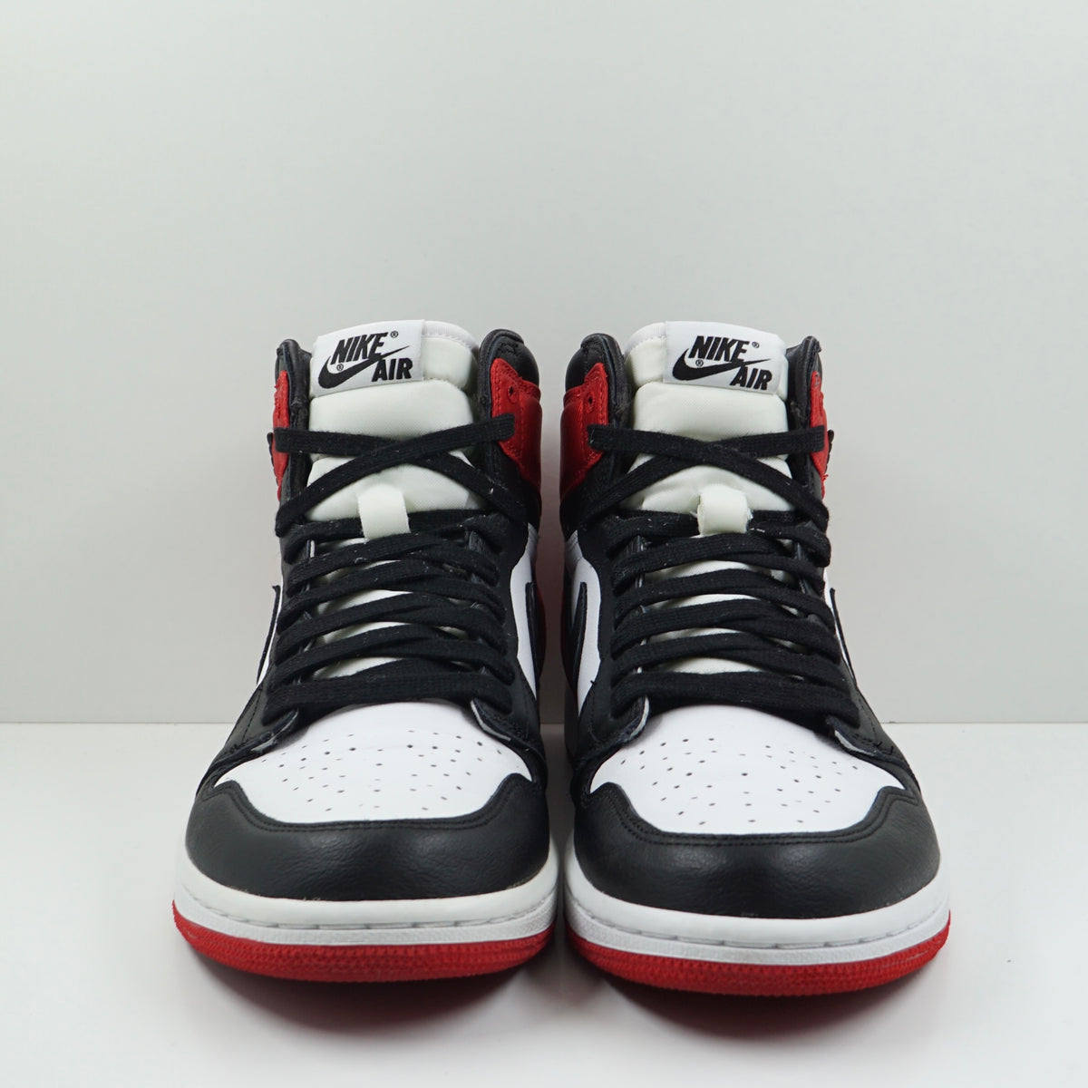 Jordan 1 Retro High Satin Black Toe (W)