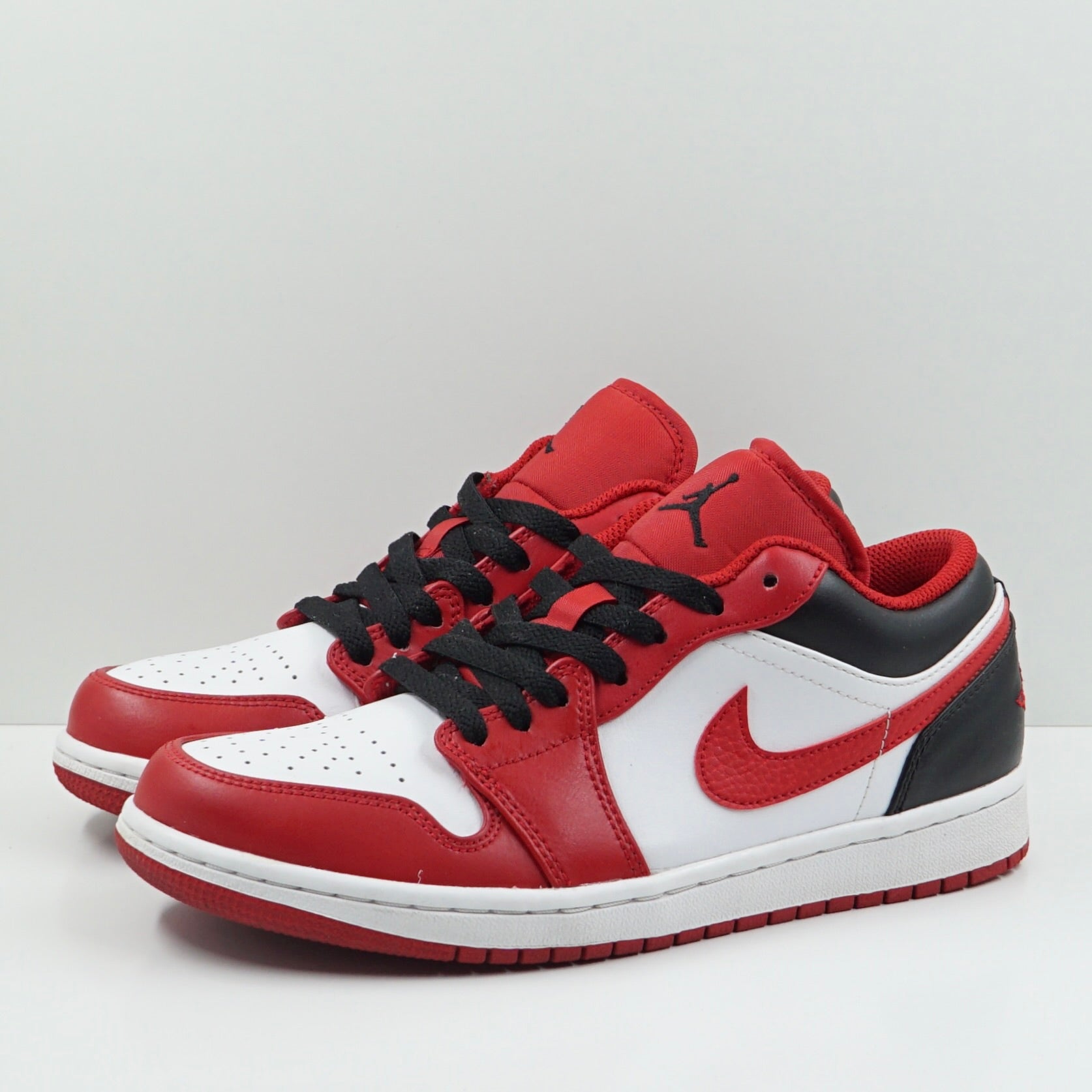 Jordan 1 Low Bulls