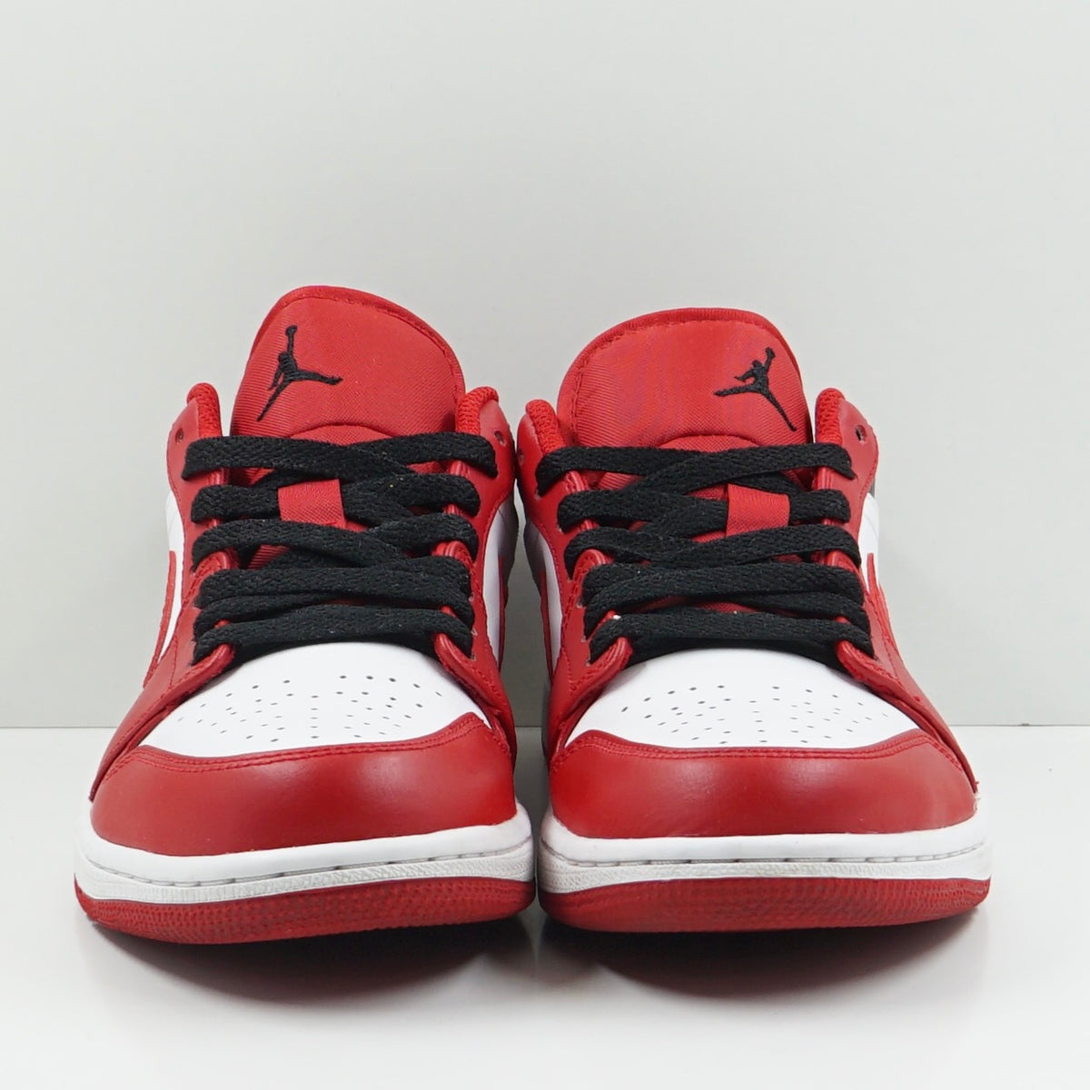 Jordan 1 Low Bulls
