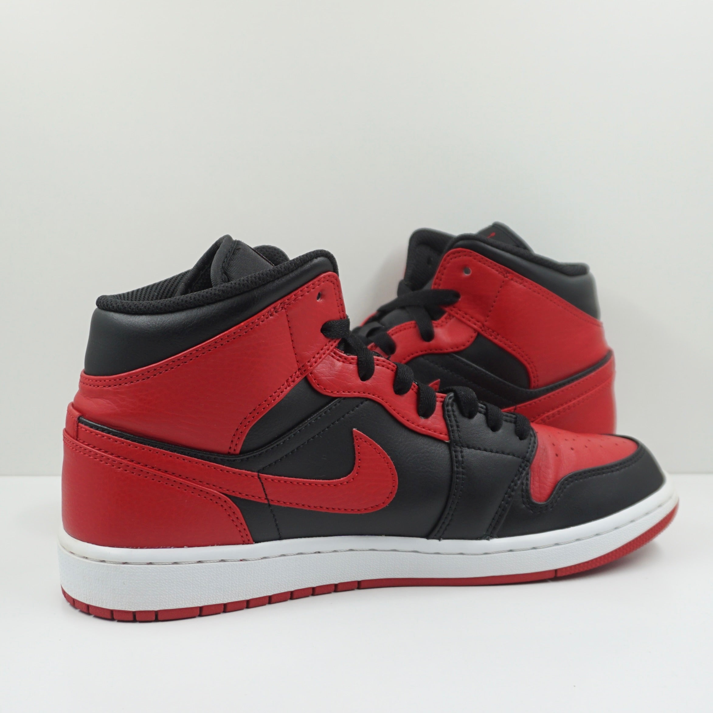 Jordan 1 Mid Bred Banned (2020)