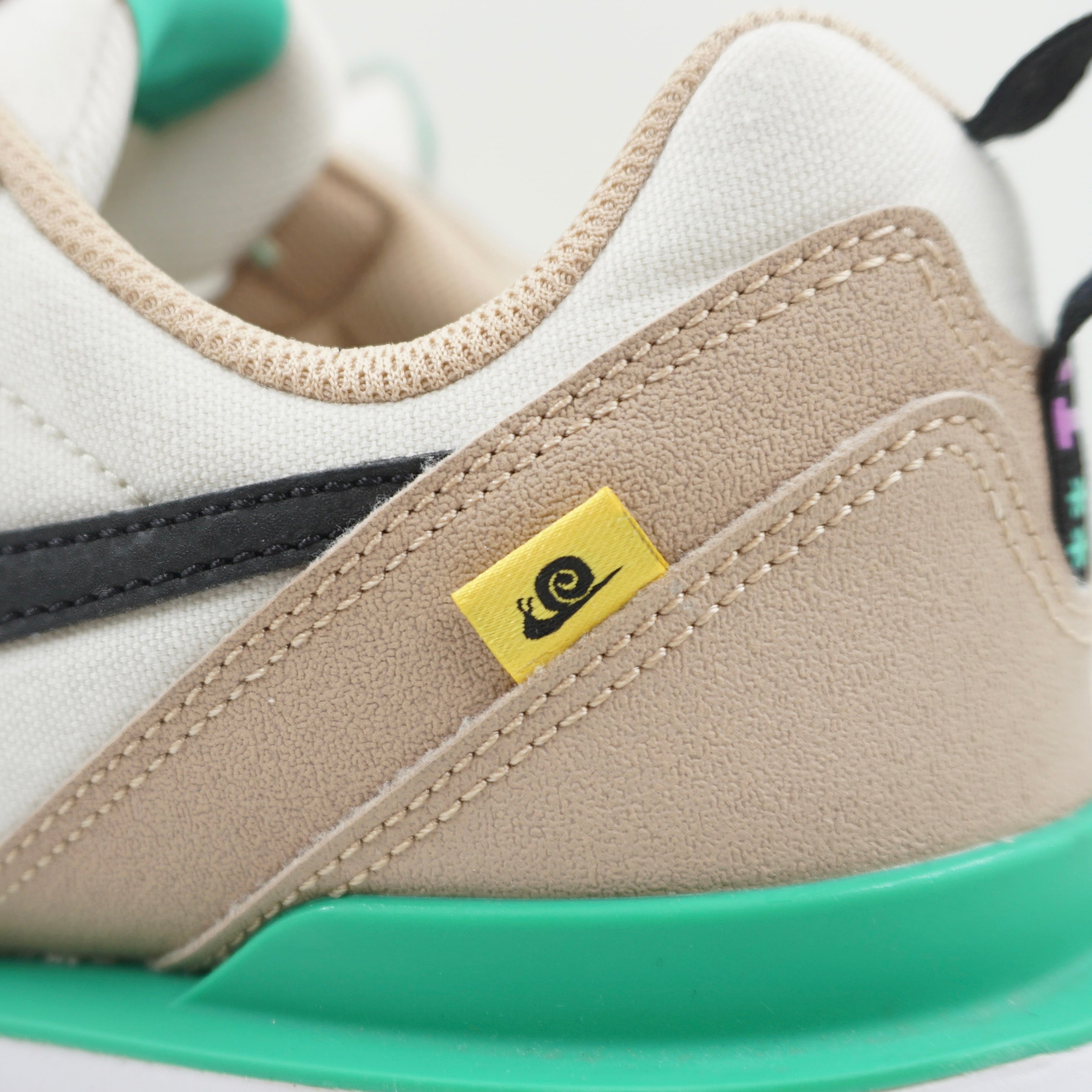 Nike Air Max Dawn SE Low Moving Company