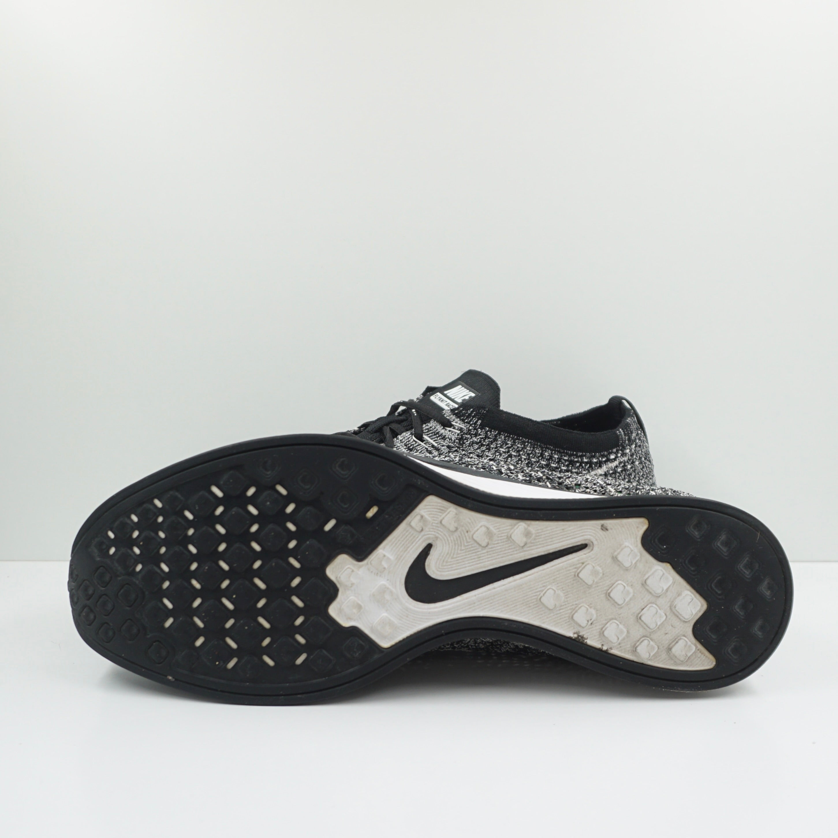 Nike Flyknit Racer Oreo 2