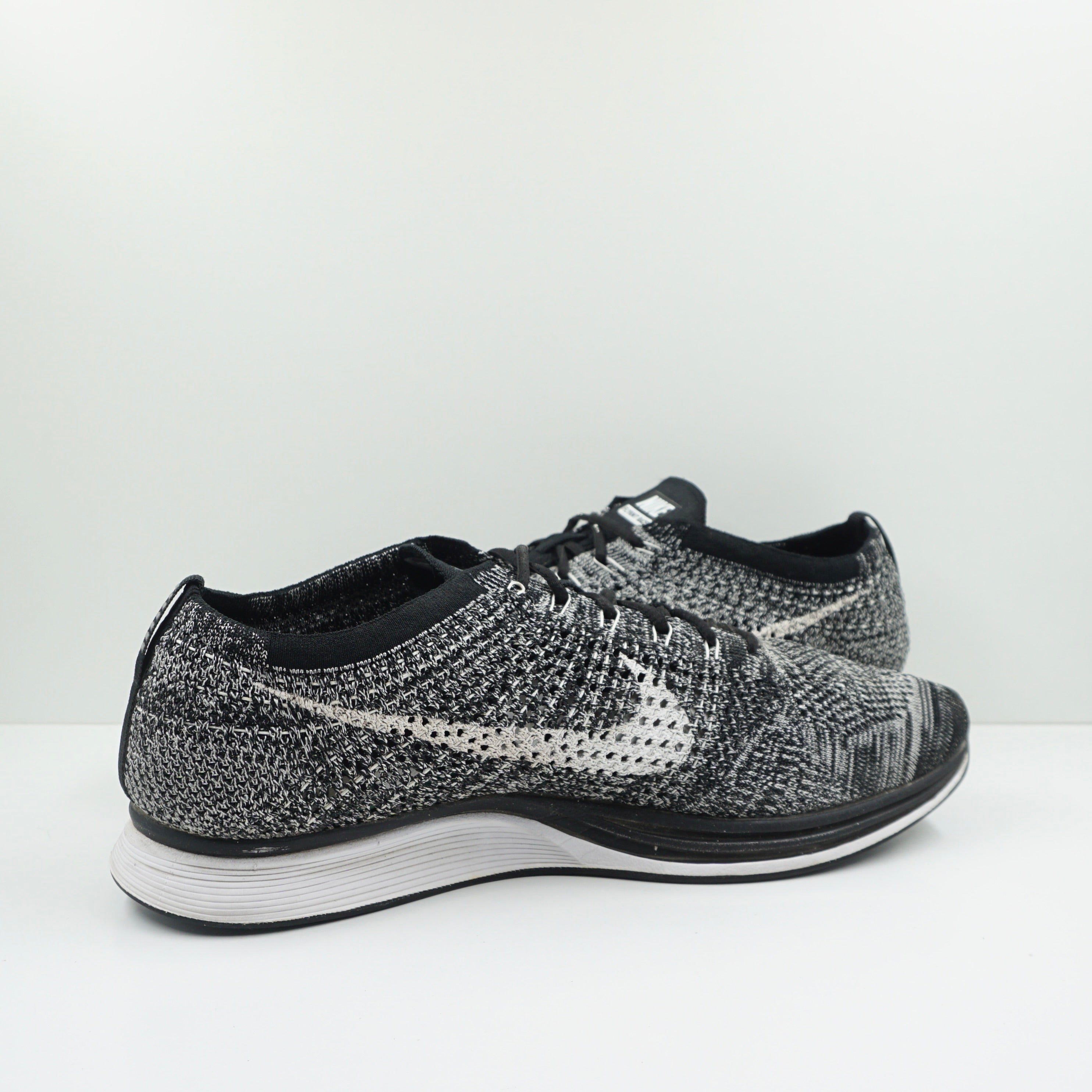 Nike Flyknit Racer Oreo 2