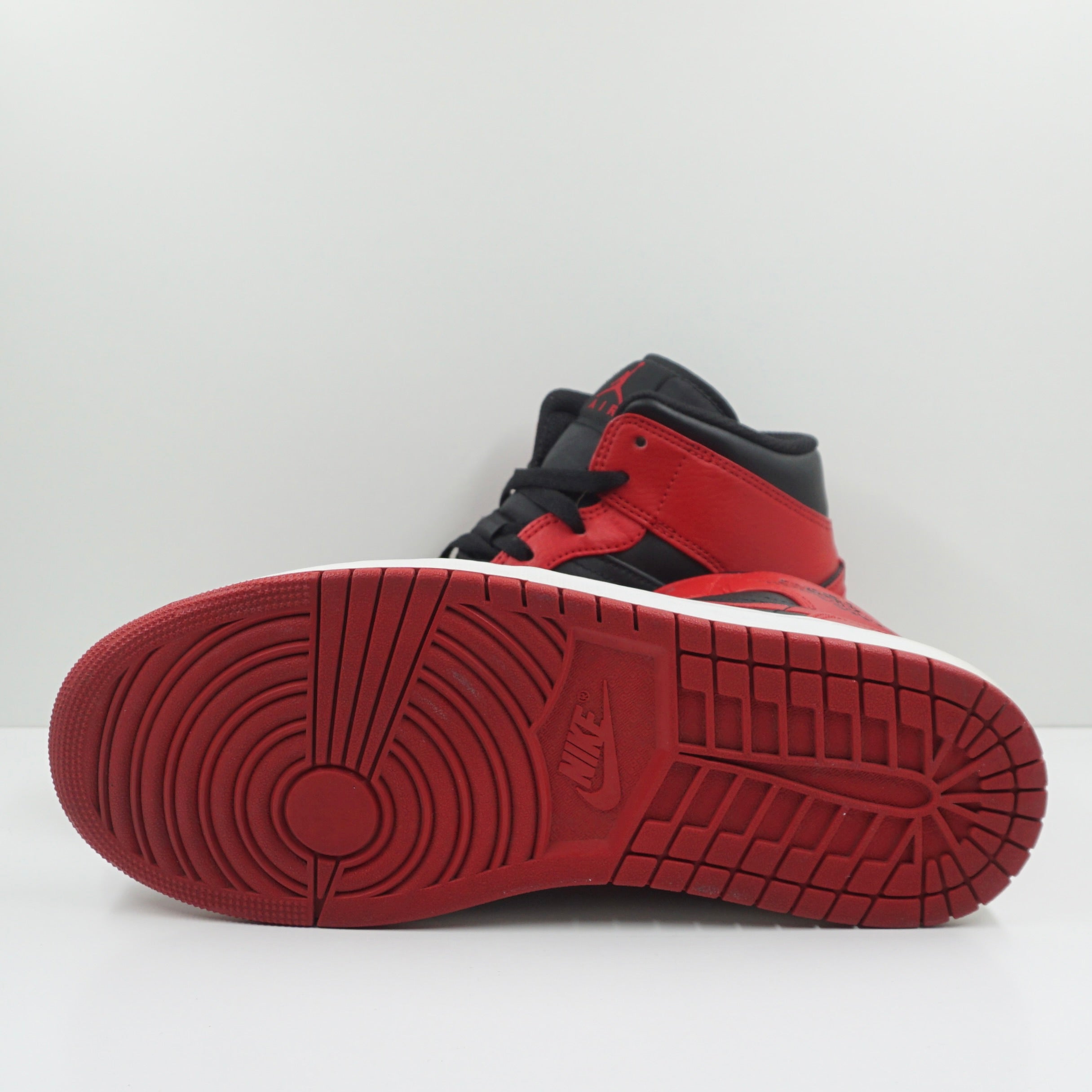 Jordan 1 Mid Bred Banned (2020)
