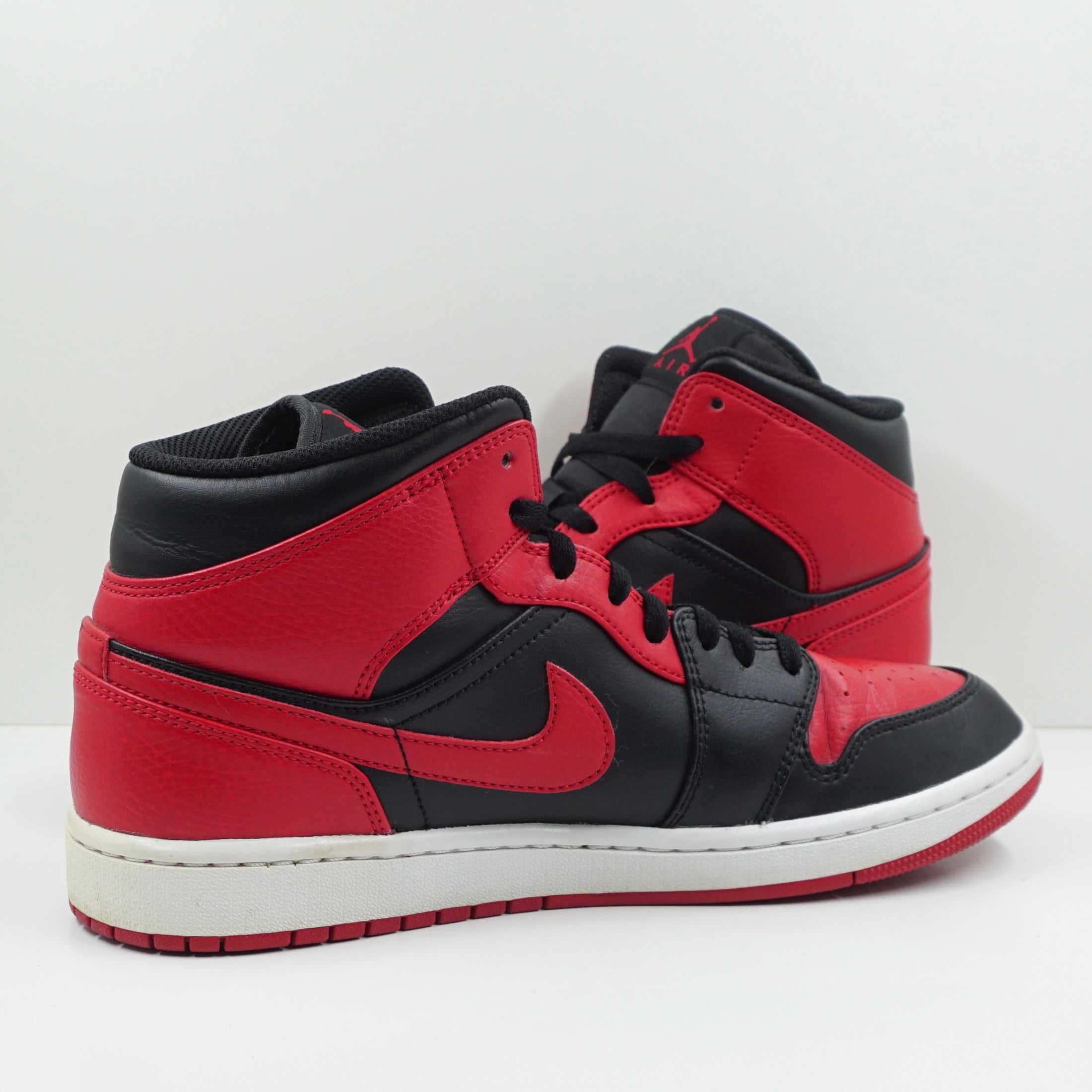 Jordan 1 Mid Bred Banned (2020)