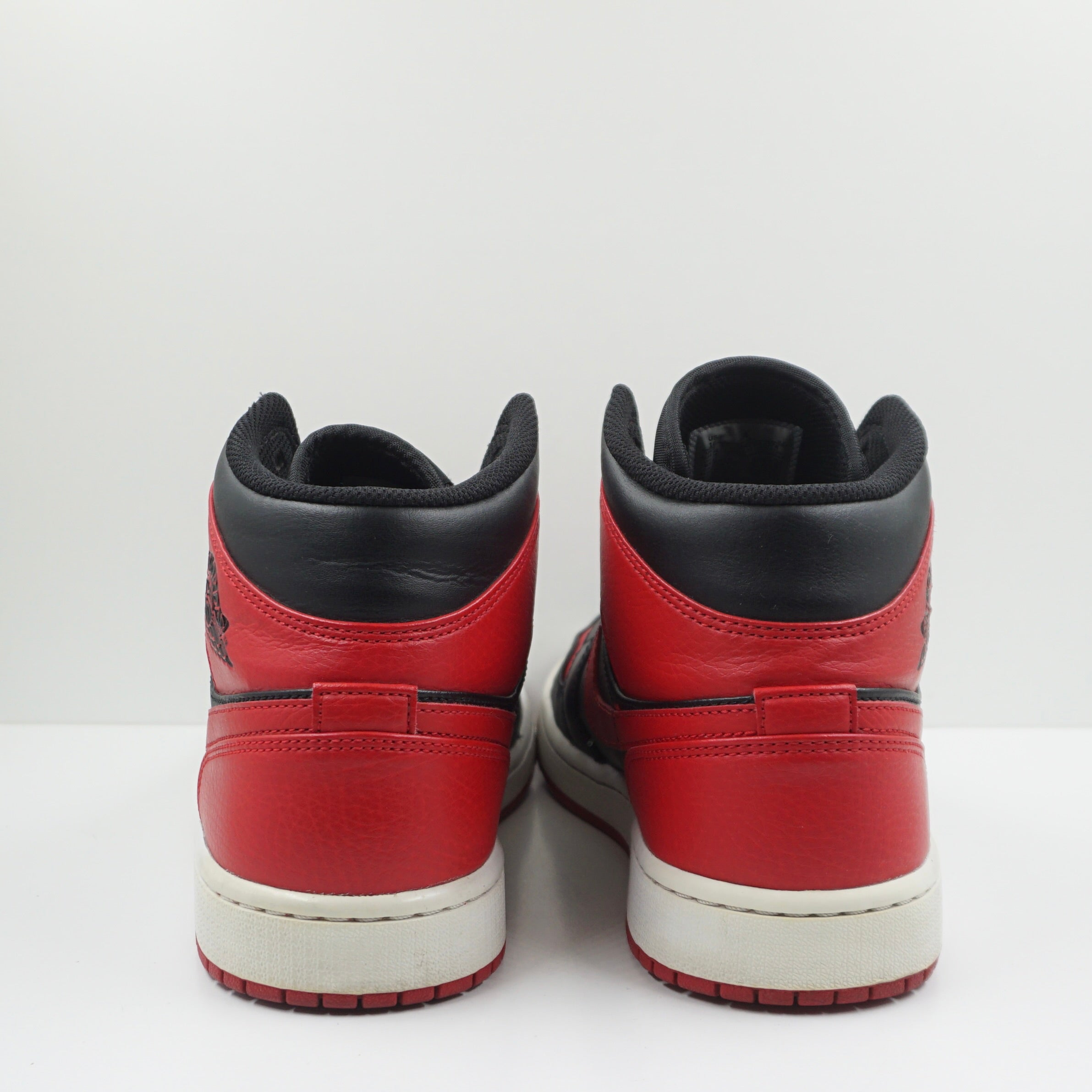 Jordan 1 Mid Bred Banned (2020)