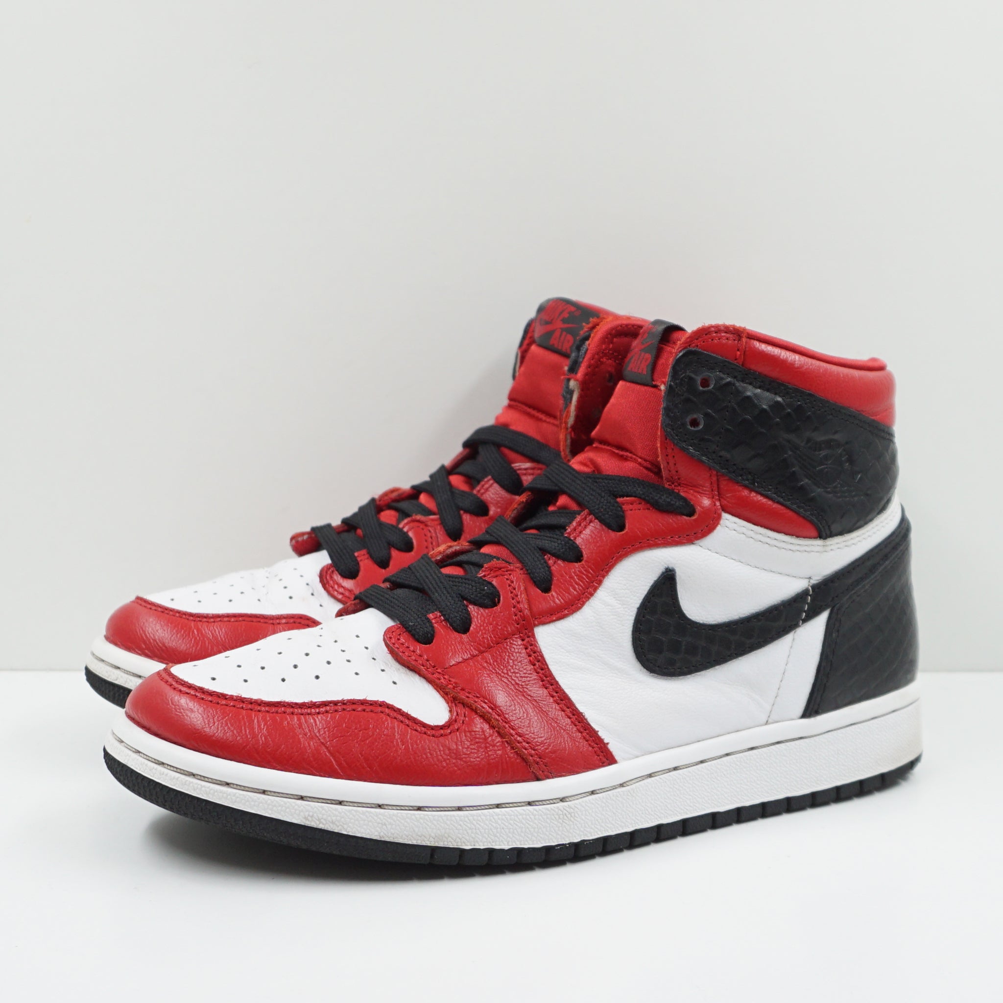 Jordan 1 Retro High Satin Snake Chicago (W)