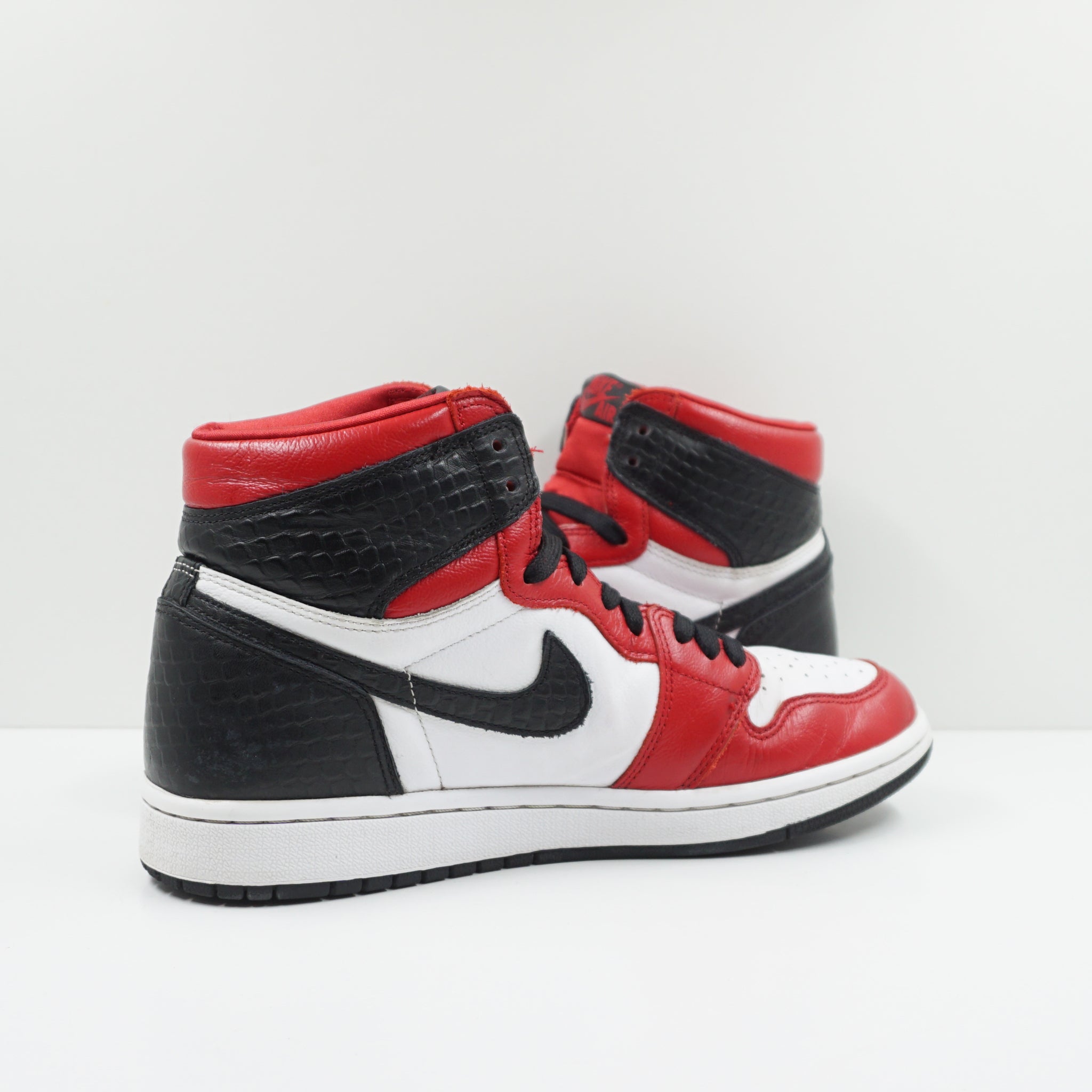 Jordan 1 Retro High Satin Snake Chicago (W)