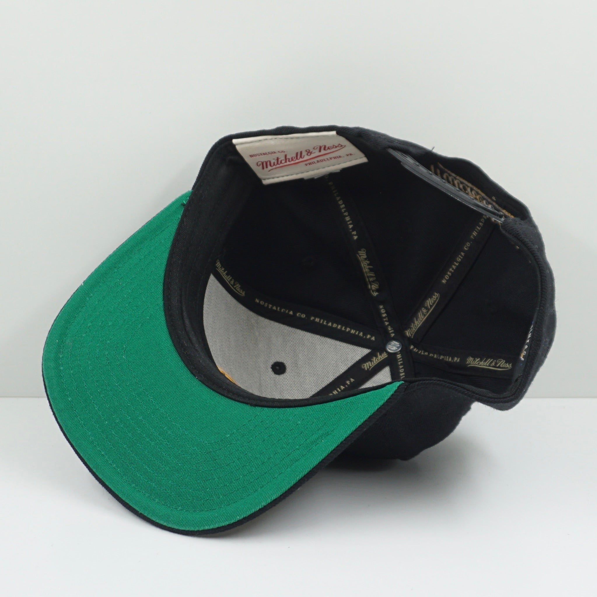 Mitchell & Ness Boston Bruins Black Snapback Cap