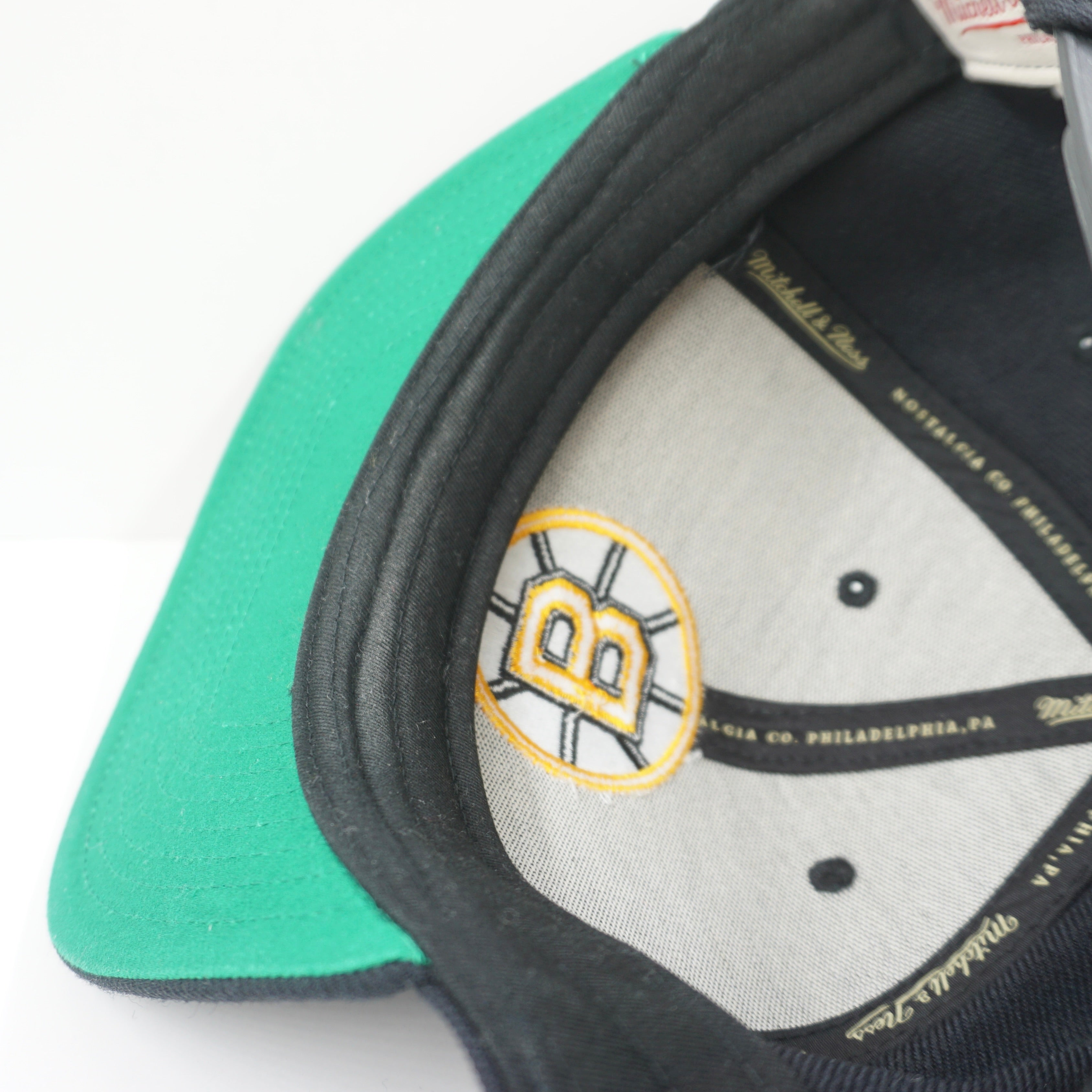 Mitchell & Ness Boston Bruins Black Snapback Cap