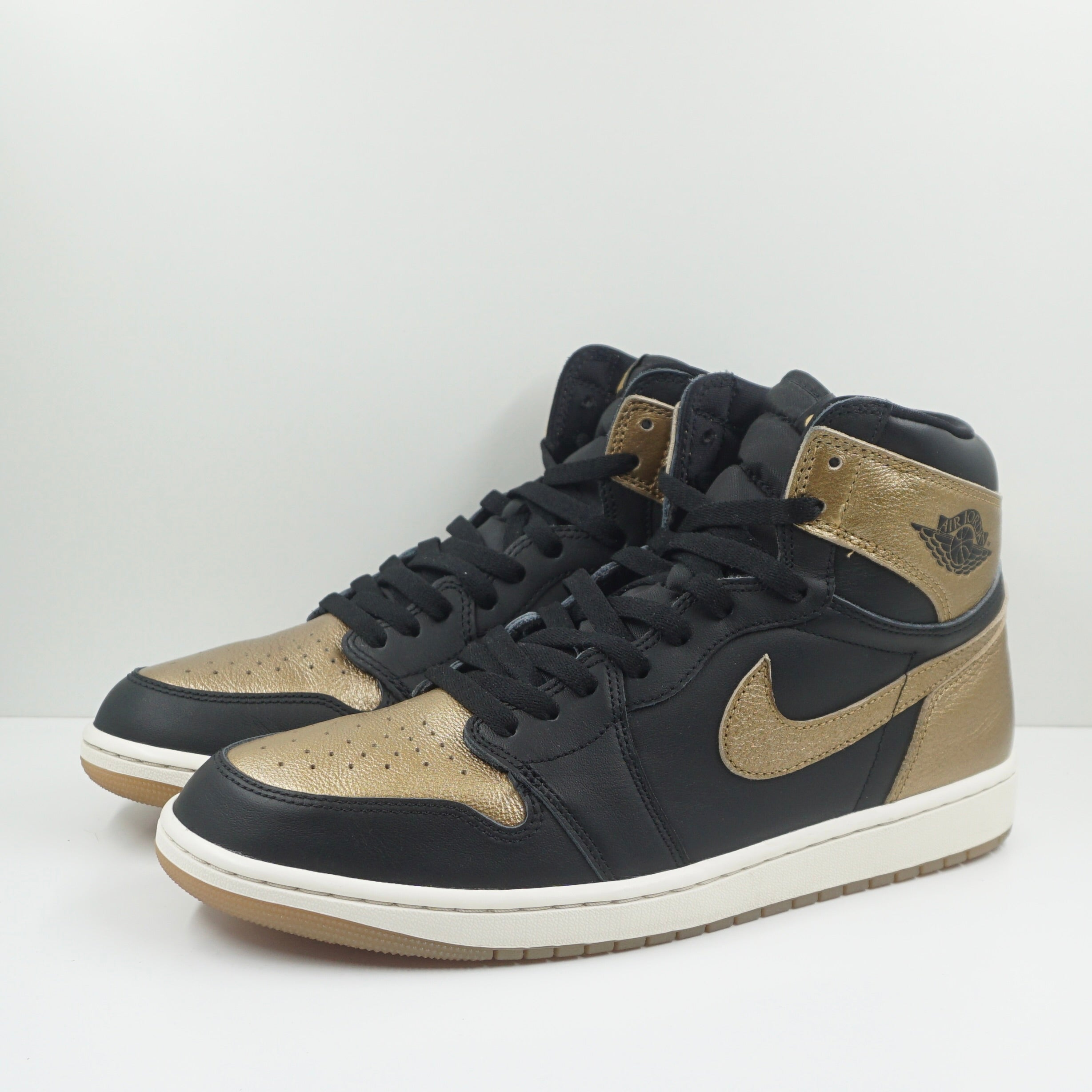 Jordan 1 Retro High OG Black Metallic Gold
