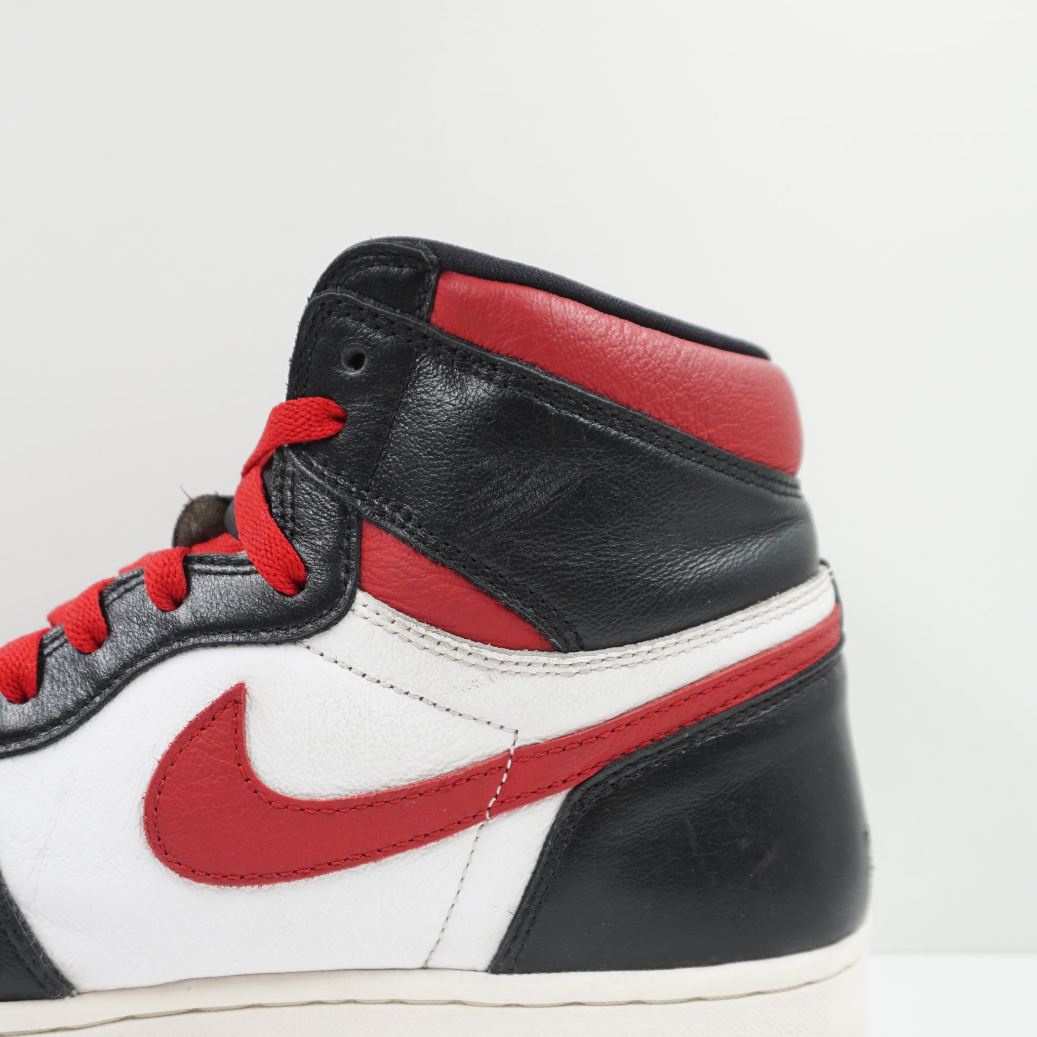 Jordan 1 Retro High Black Gym Red