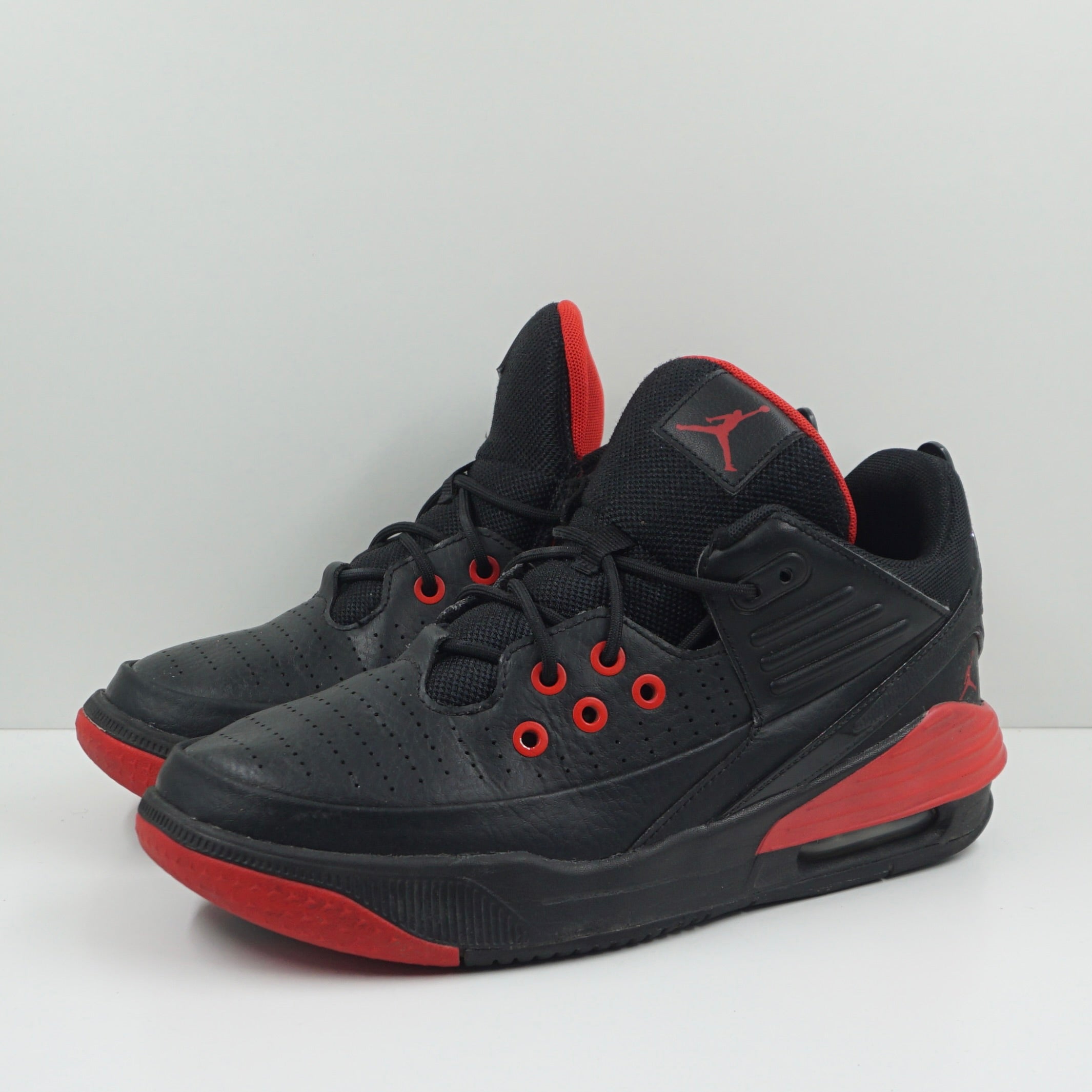 Jordan Max Aura 5 White Black University Red (GS)
