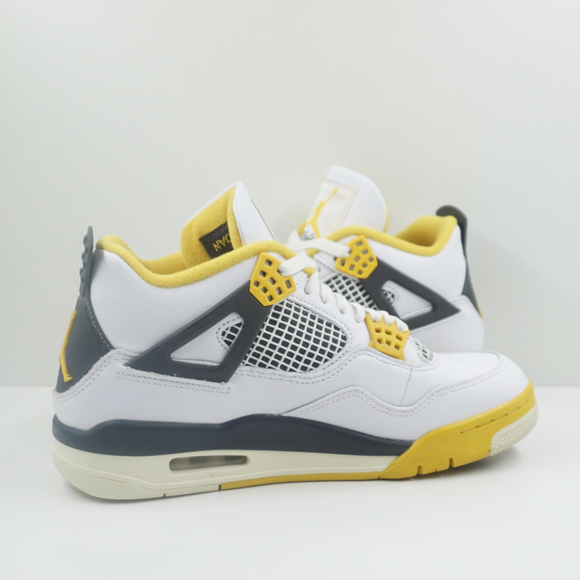 Jordan 4 Retro Vivid Sulfur (W)