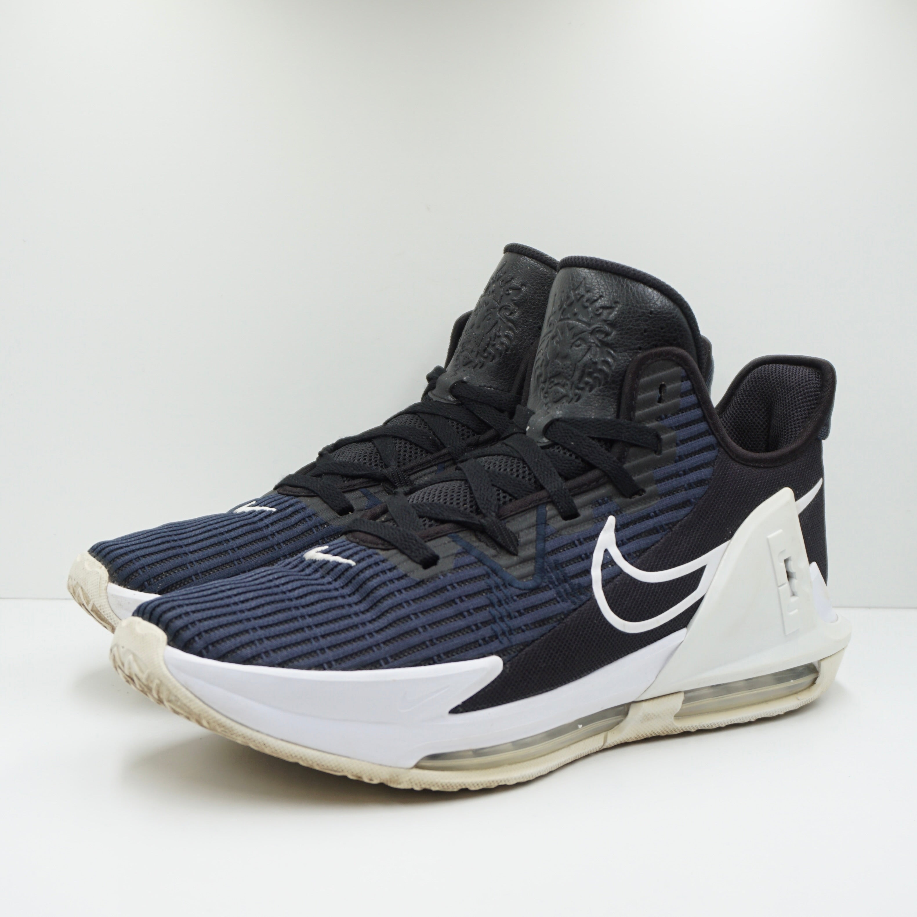 lebron witness 16