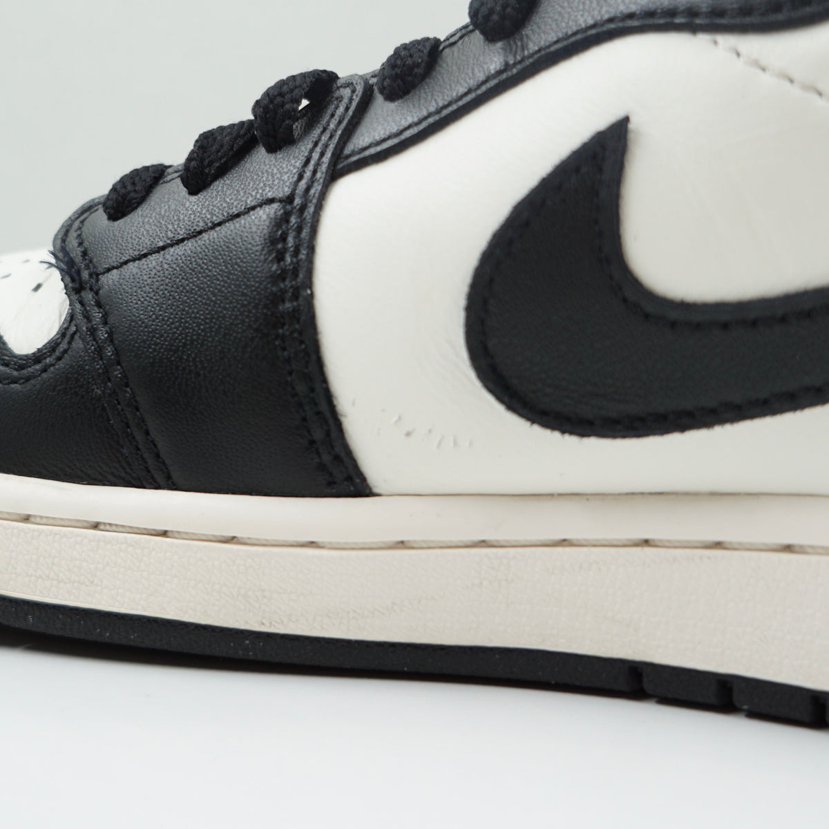 Jordan 1 Retro Low OG Mocha