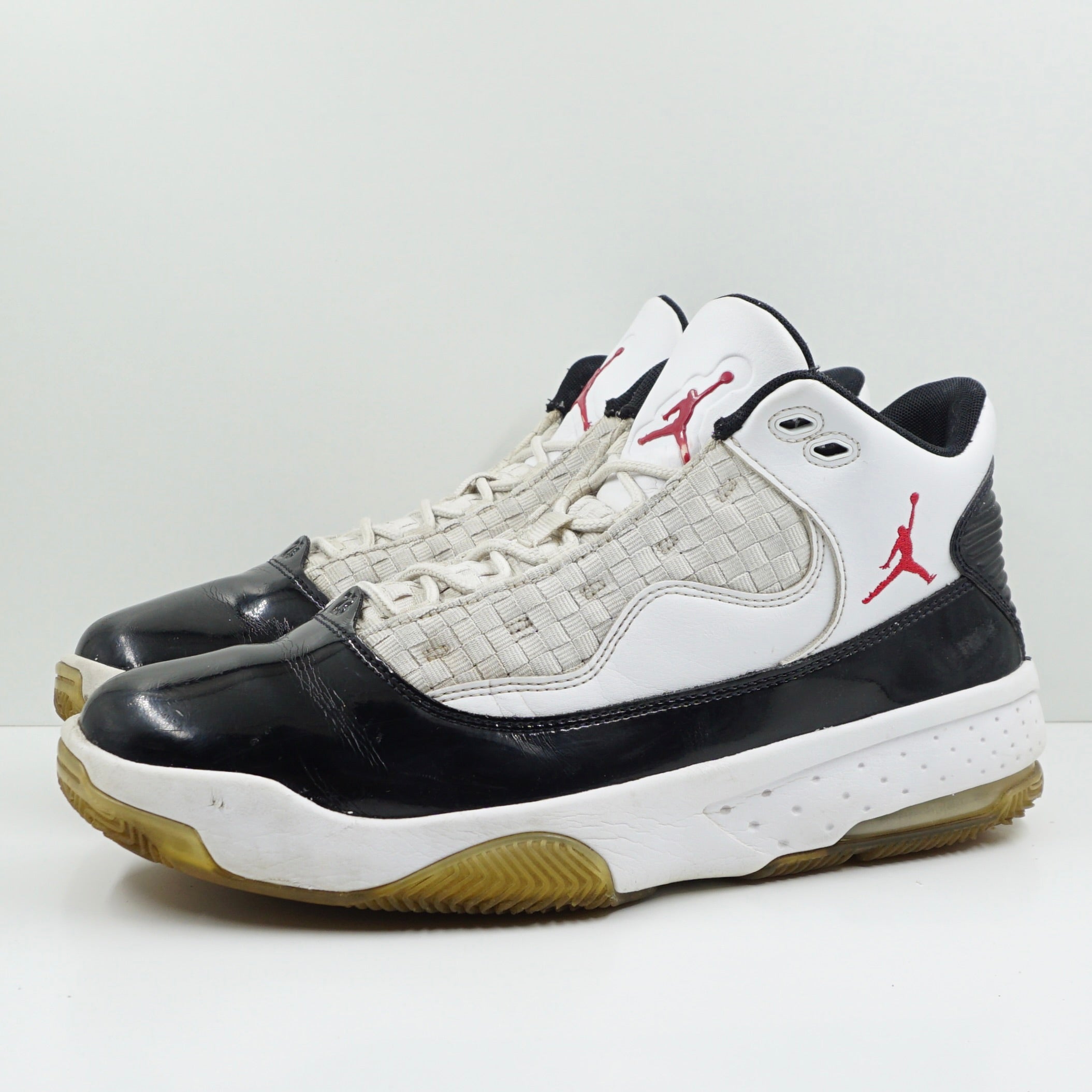 Jordan Max Aura 2 White Black Gym Red