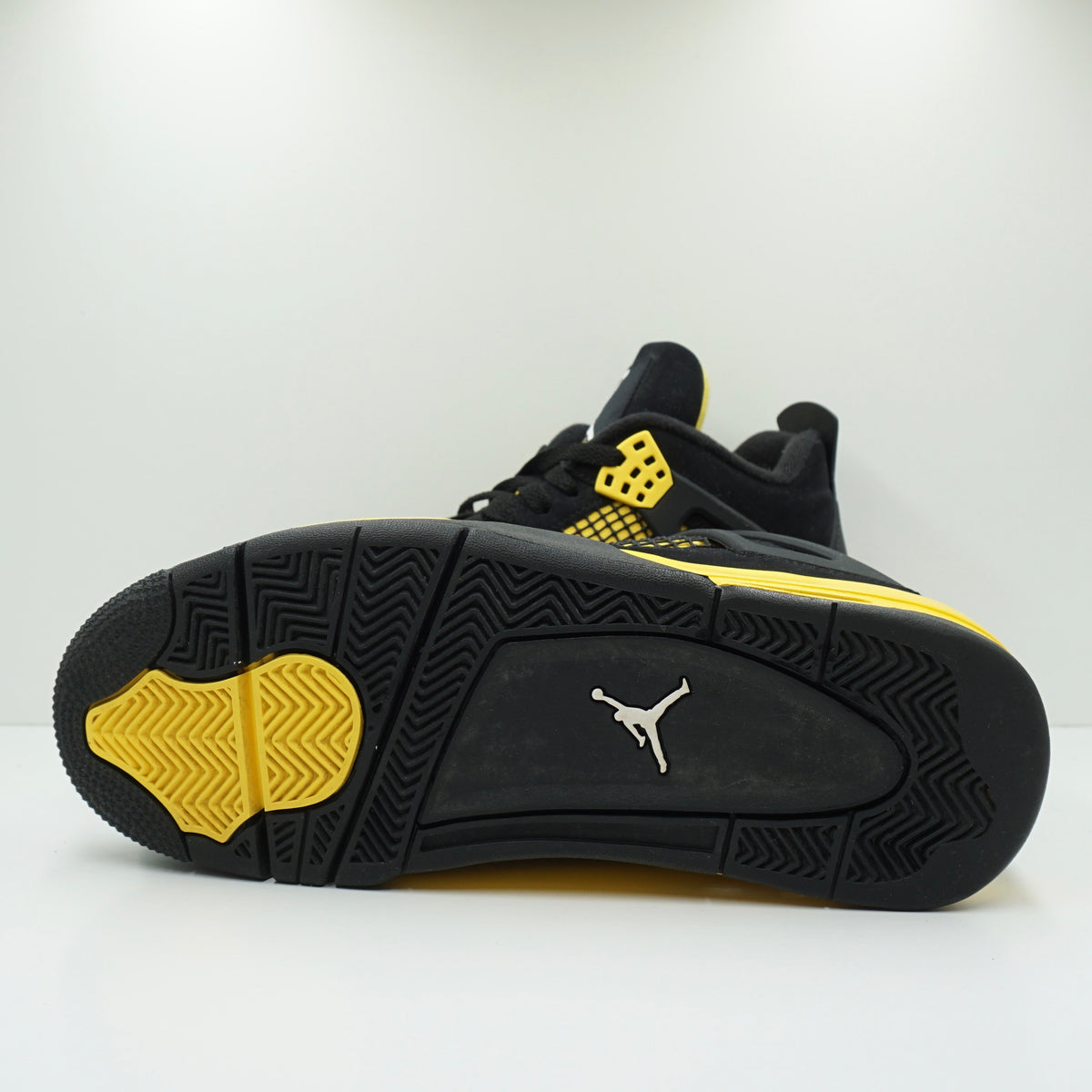 Jordan 4 Retro Thunder (2023)