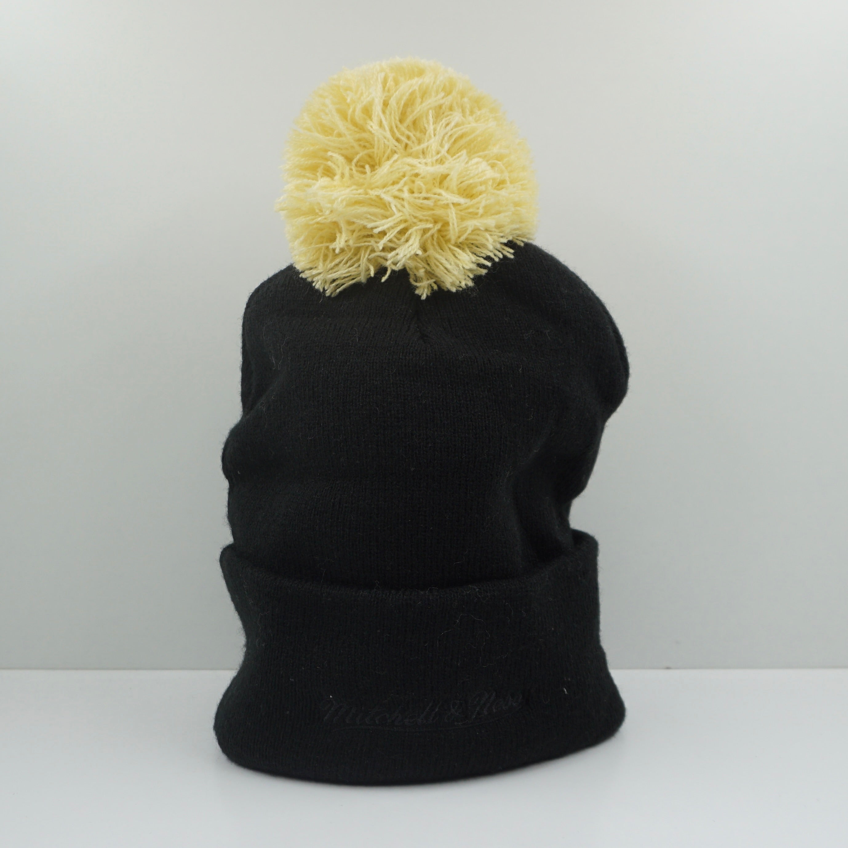 Mitchell & Ness Ence Black Pom Beanie