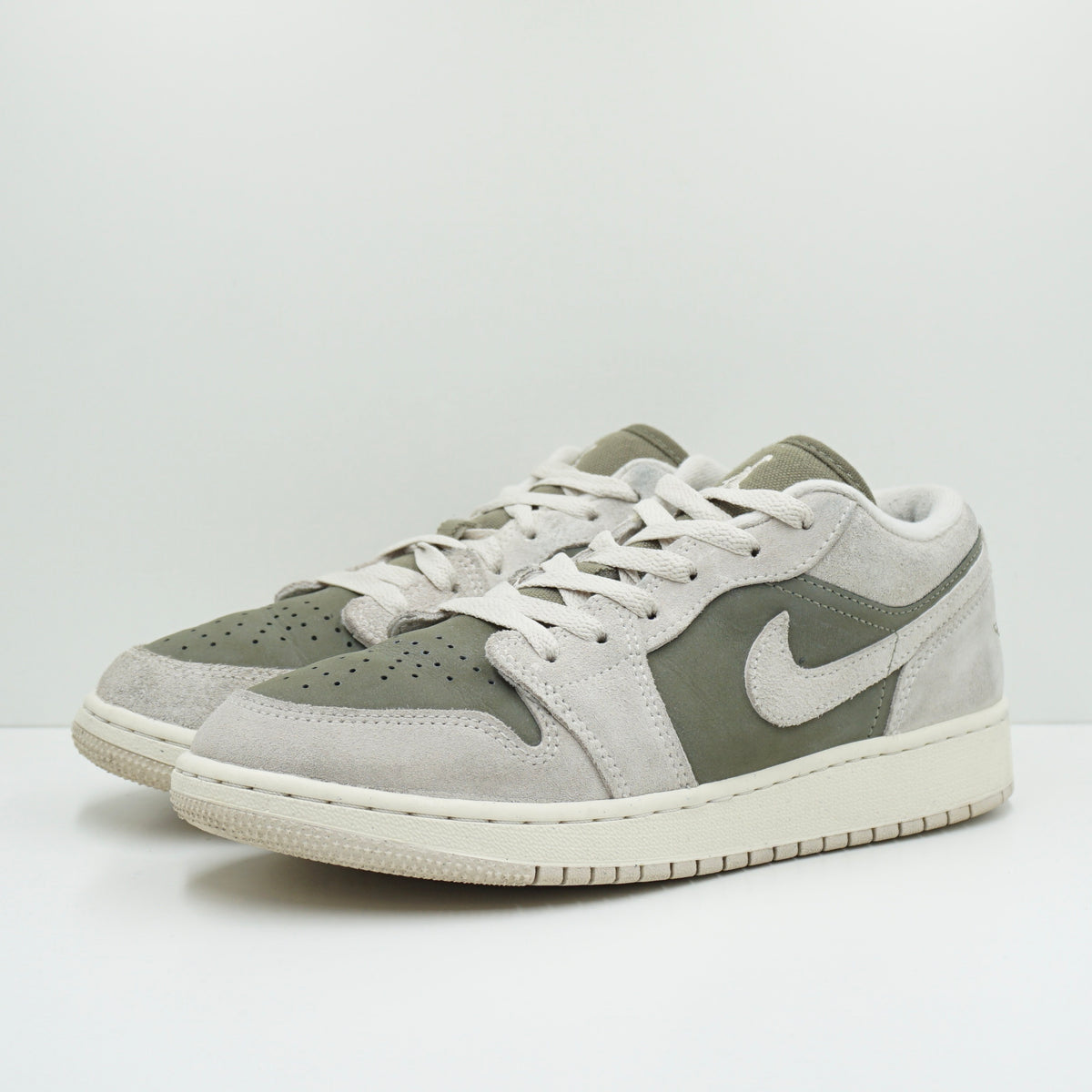 Jordan 1 Low SE Medium Olive Sail (GS)