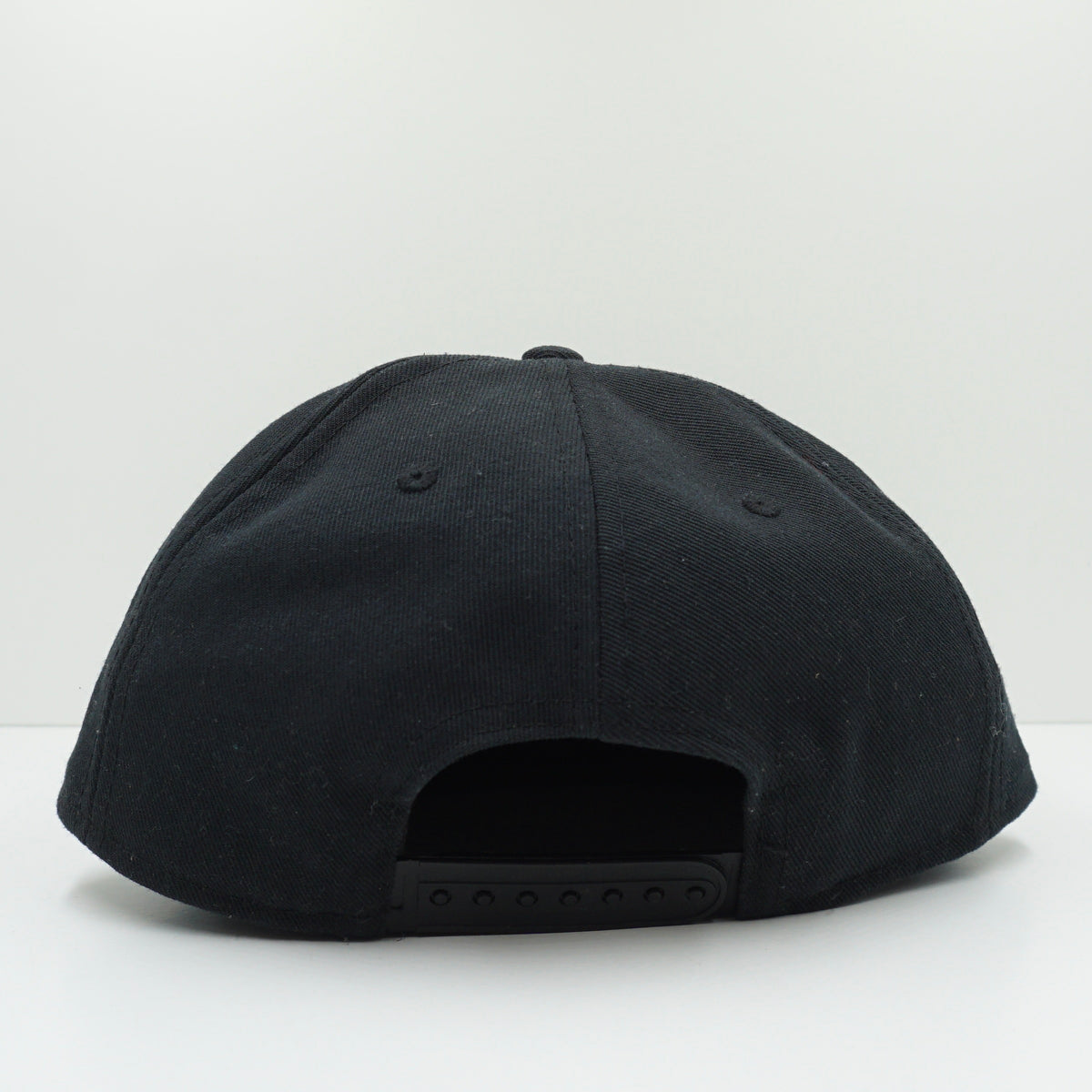 Nike White Swoosh Black Snapback Cap