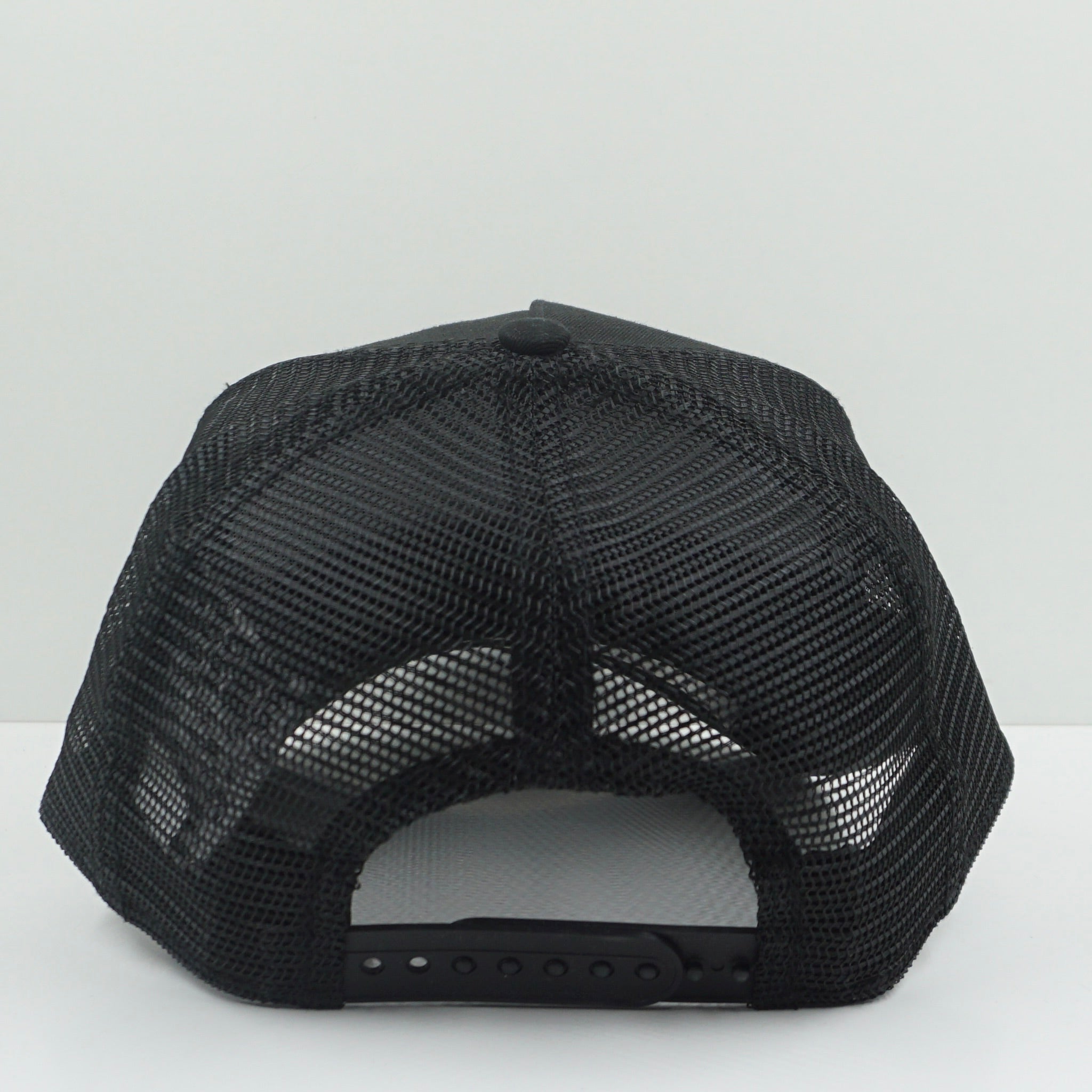 New Era New York Yankees Black Silver Snapback Trucker Cap (W)