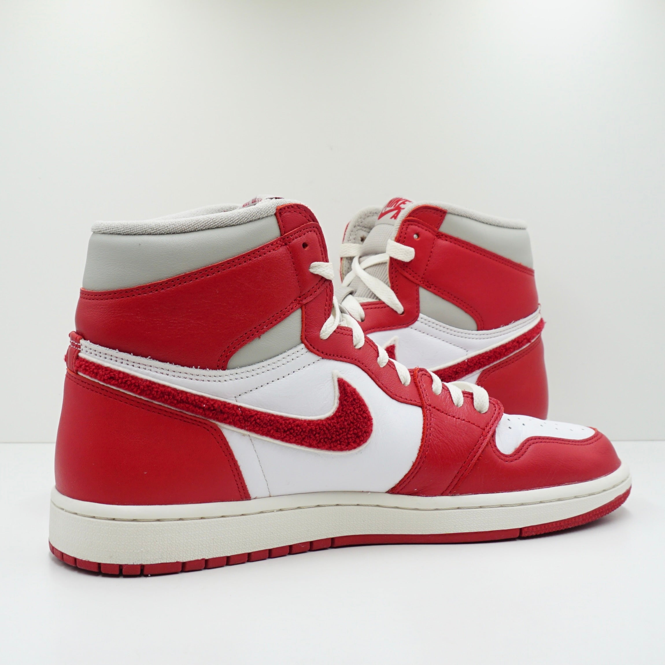 Jordan 1 Retro High OG Varsity Red (W)