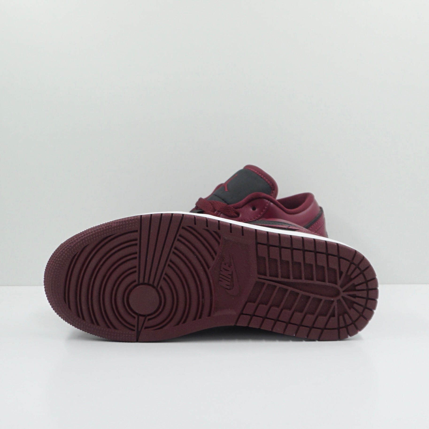 Jordan 1 Low Black Dark Beetroot (W)