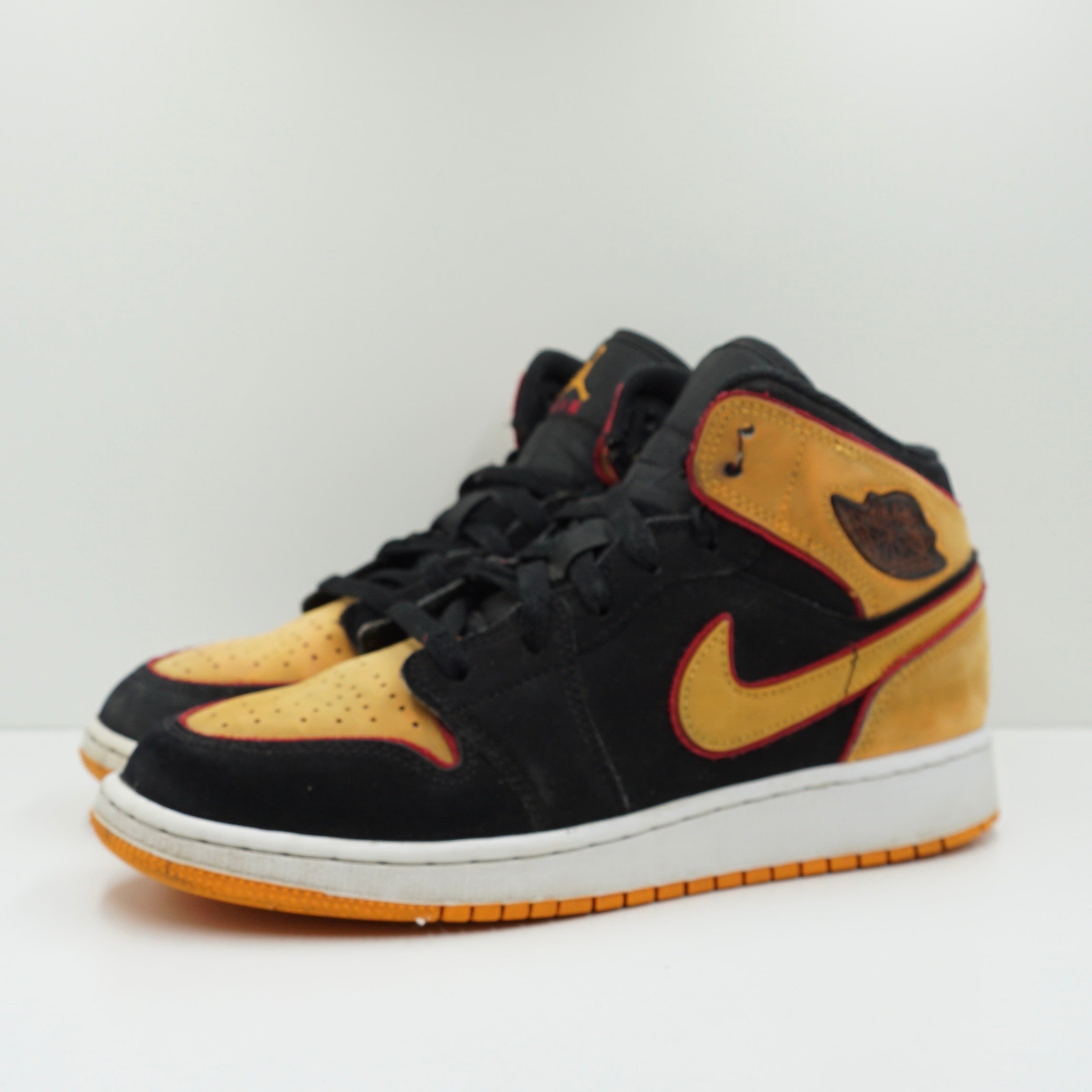 Jordan 1 Mid SE Black Vivid Orange (GS)