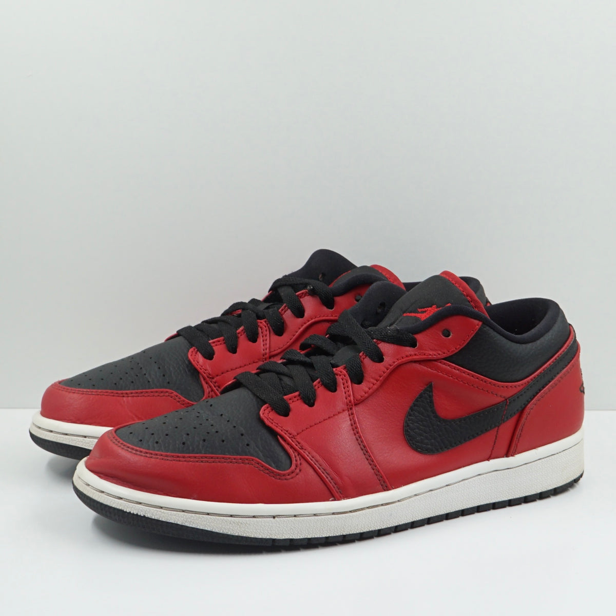 Jordan 1 Low Reverse Bred Pebbled Swoosh