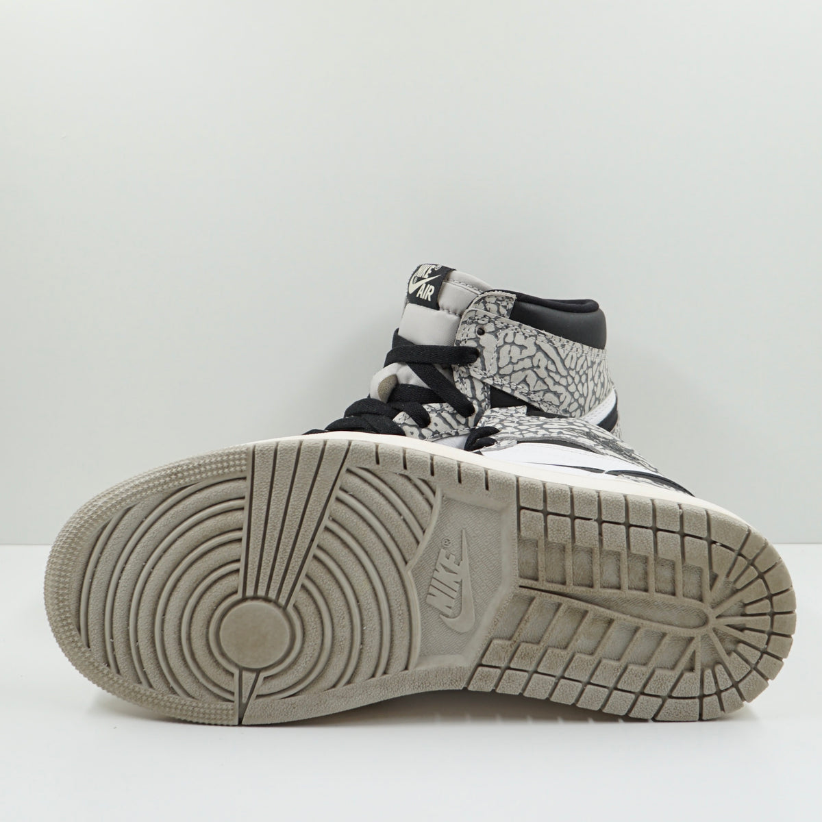 Jordan 1 Retro High OG White Cement