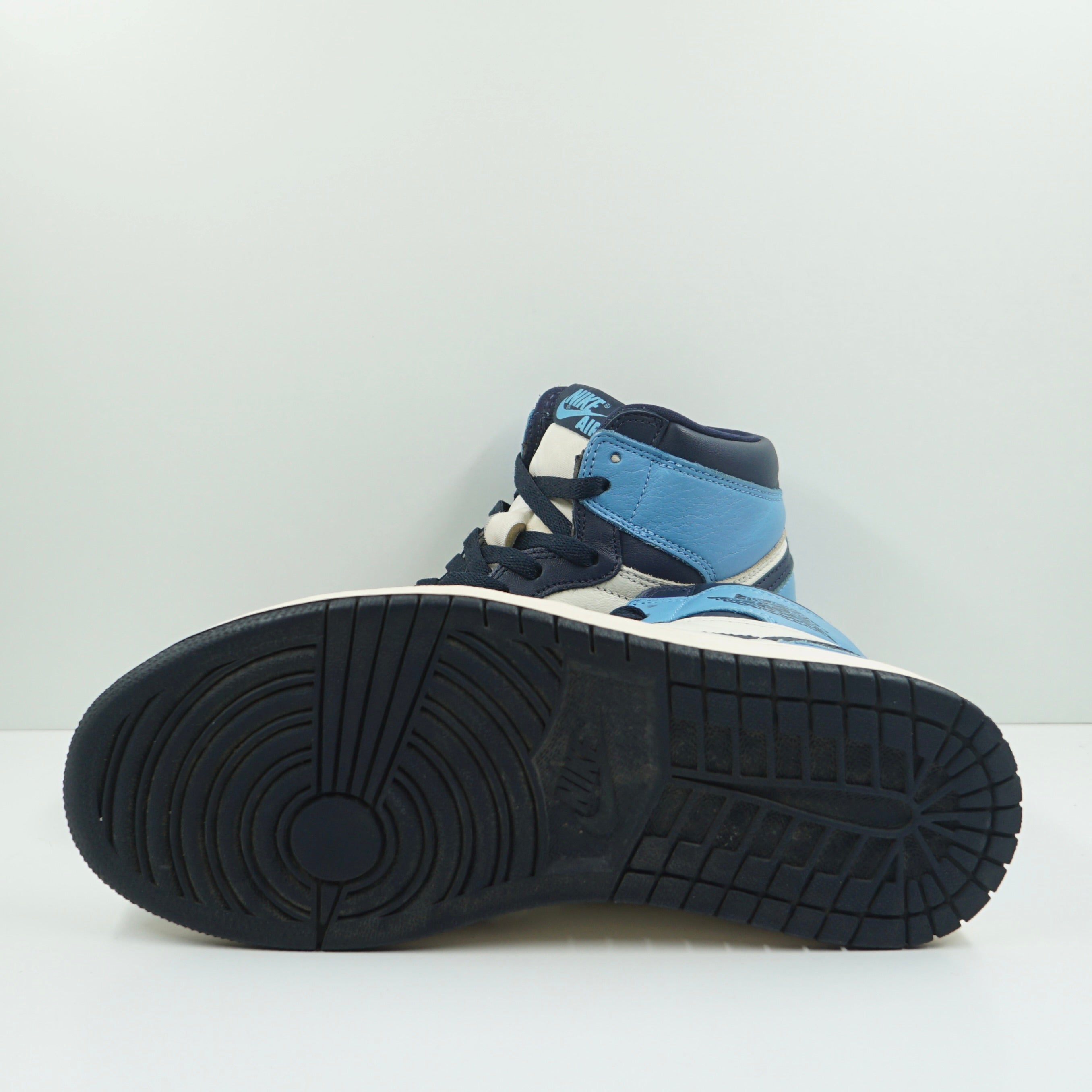 Jordan 1 Retro High Obsidian UNC