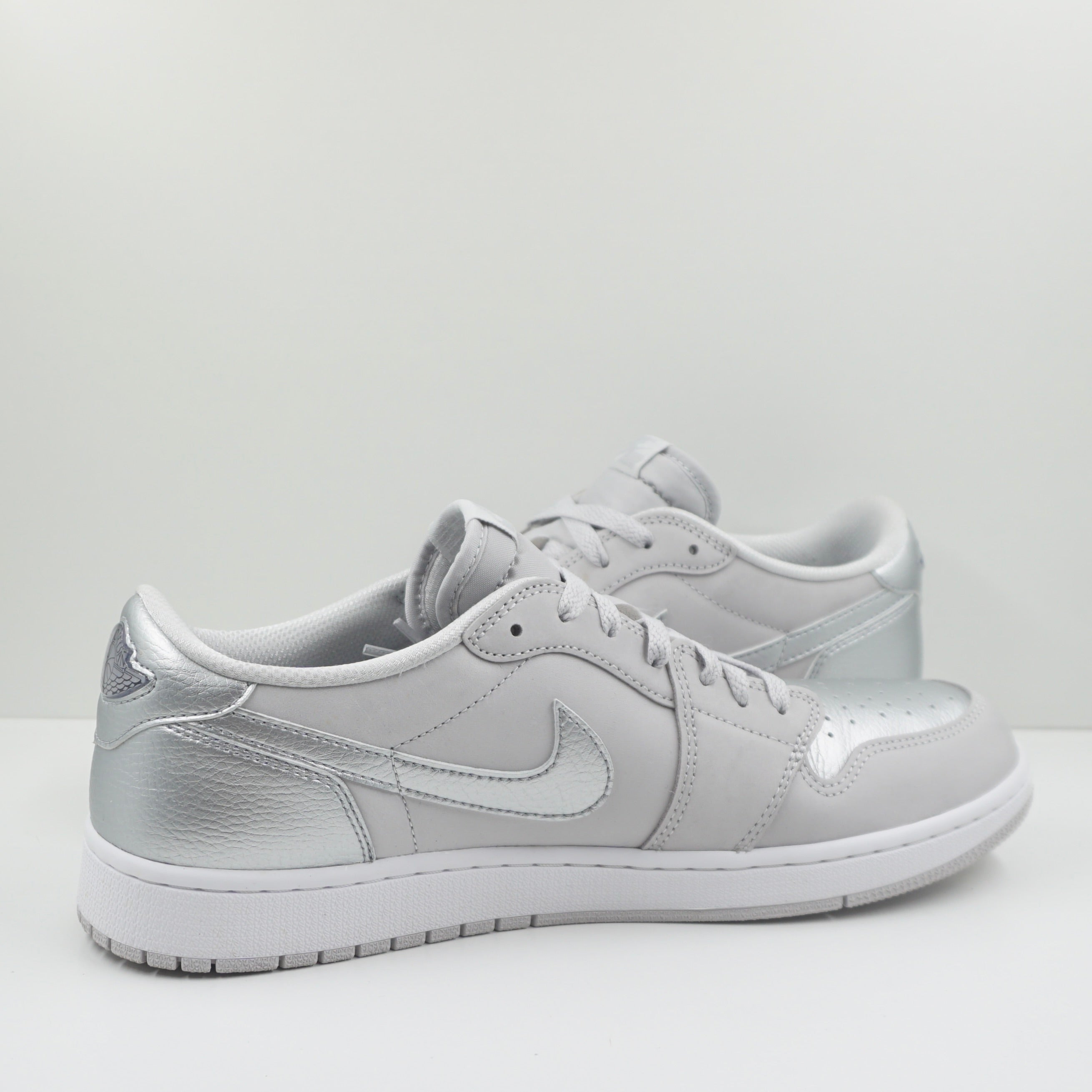 Jordan 1 Low OG Metallic Silver