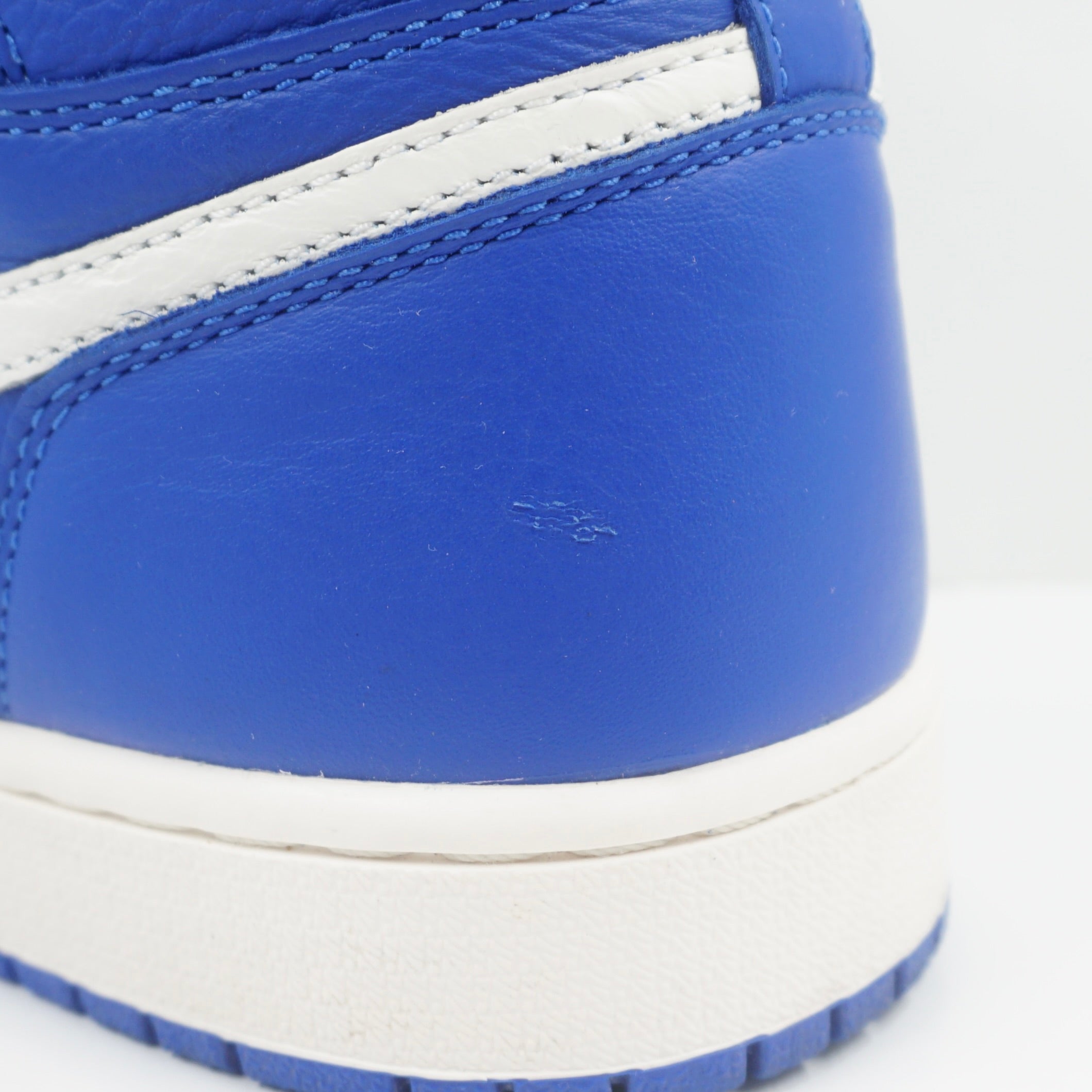 Jordan 1 Retro High Hyper Royal