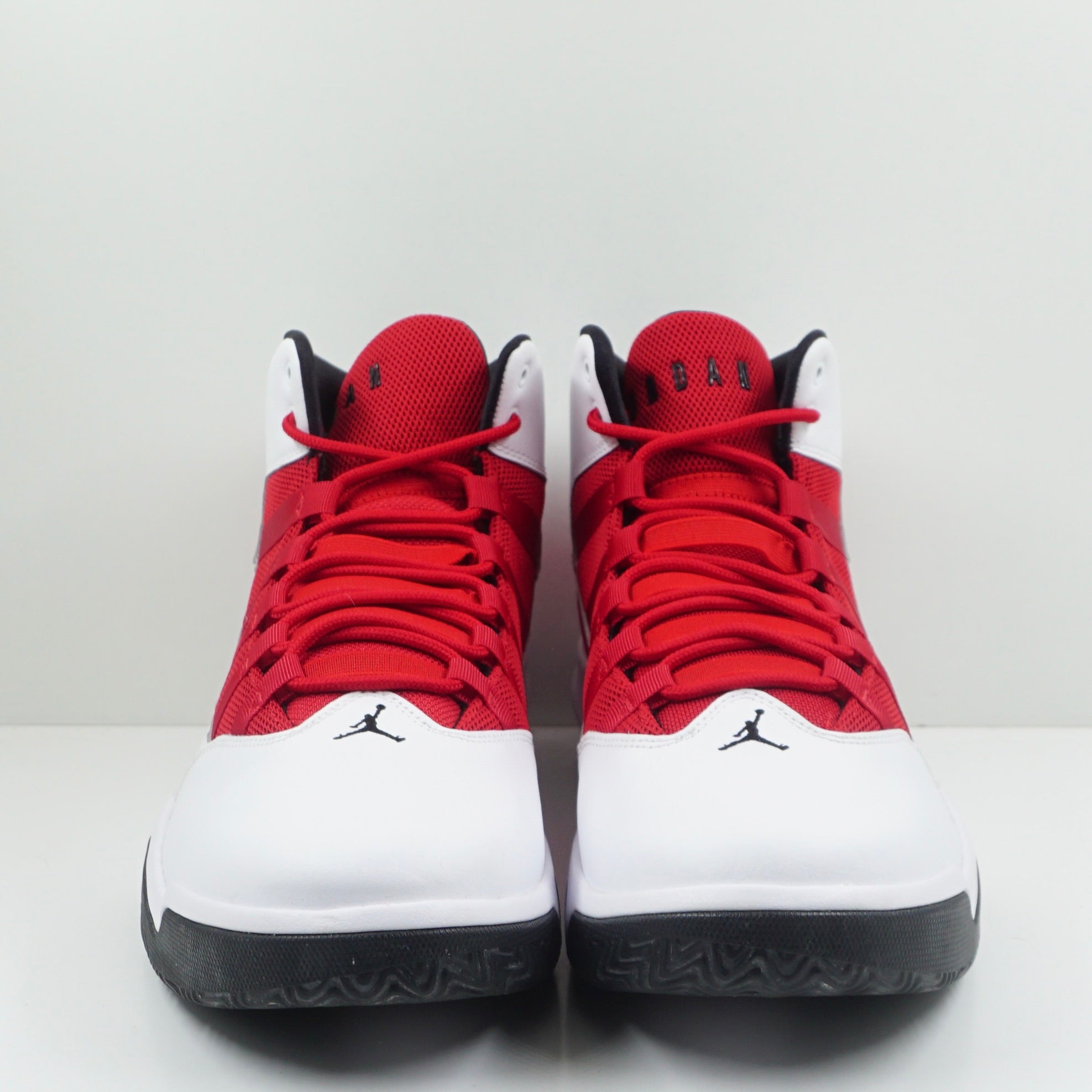 Jordan Max Aura White Gym Red