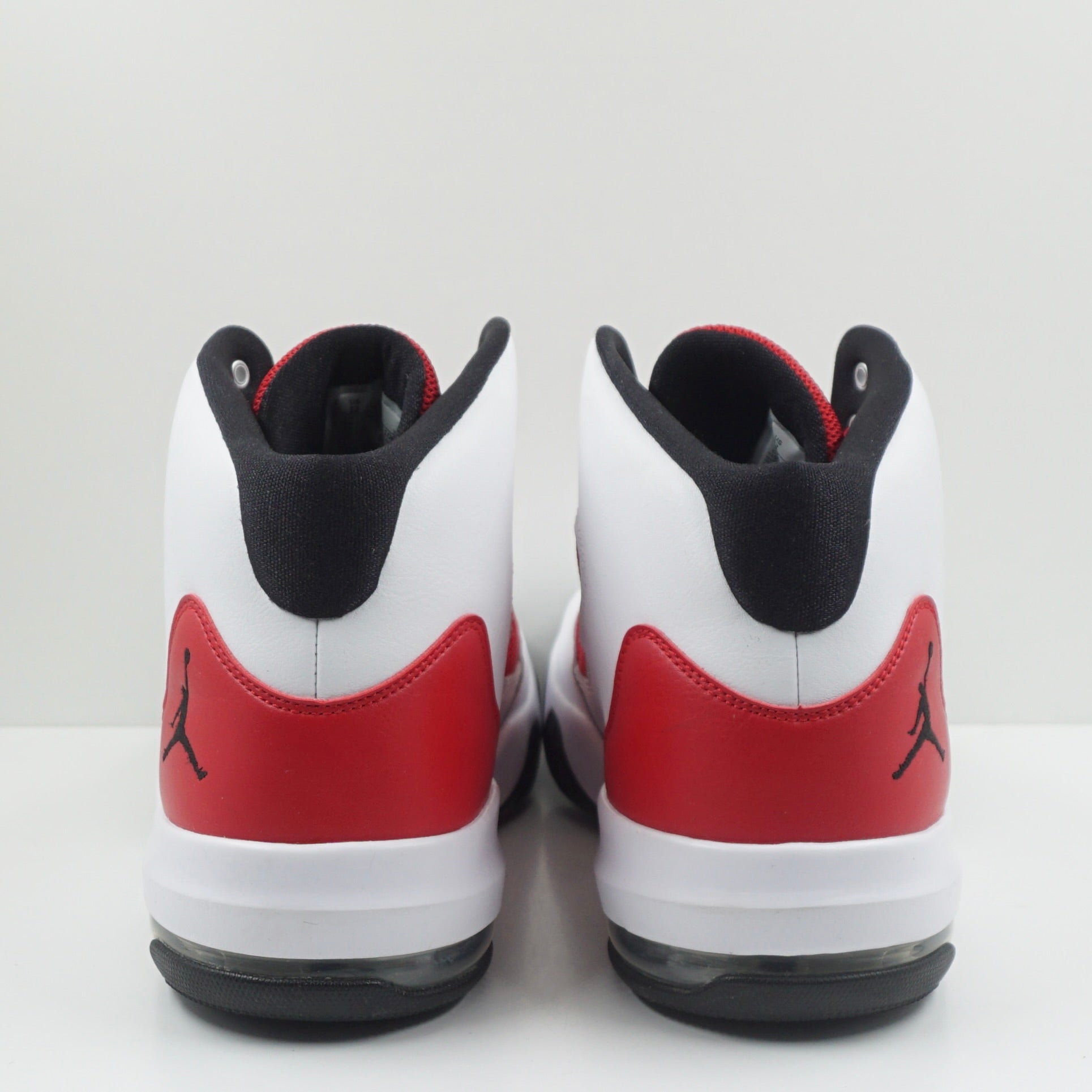 Jordan Max Aura White Gym Red