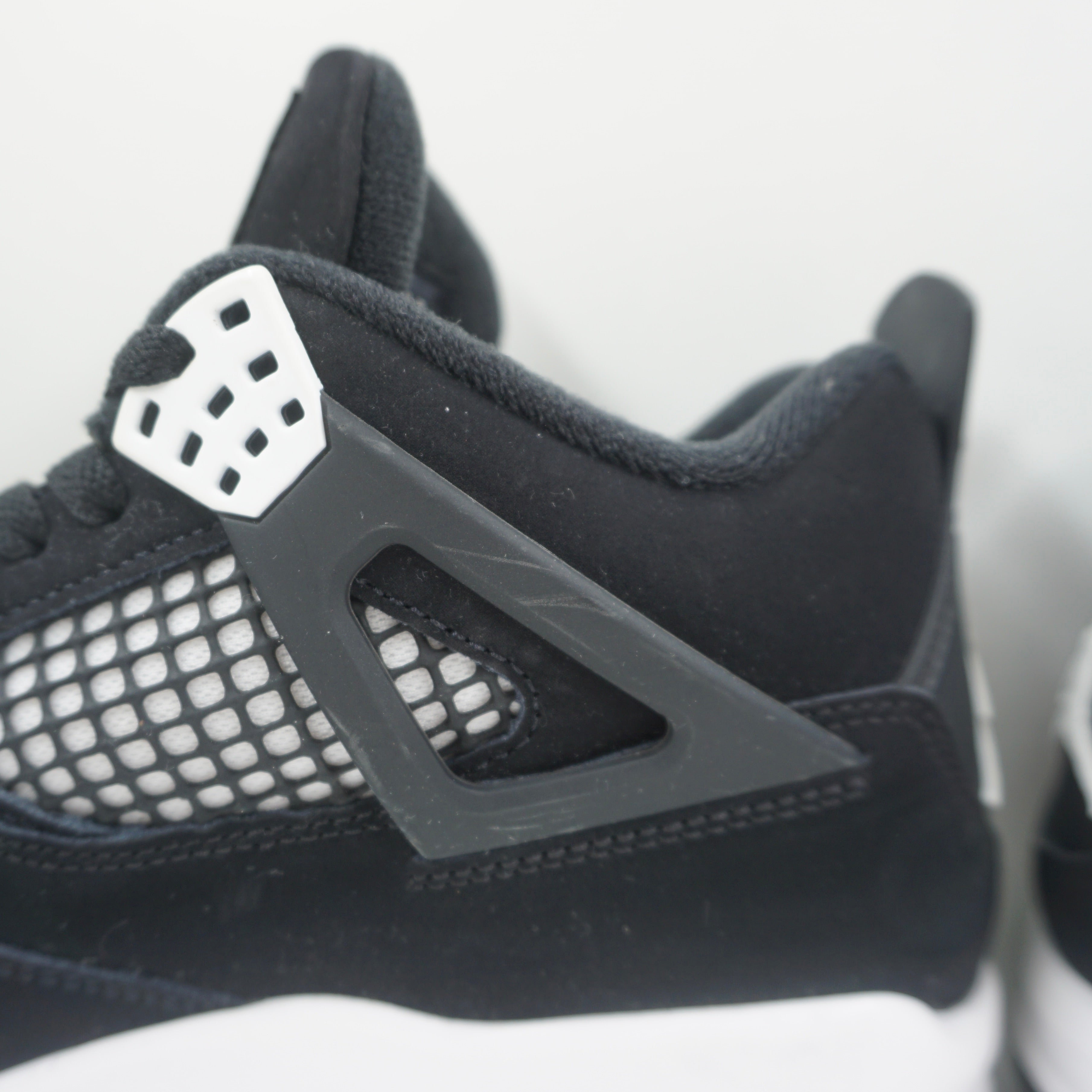 Jordan 4 Retro White Thunder